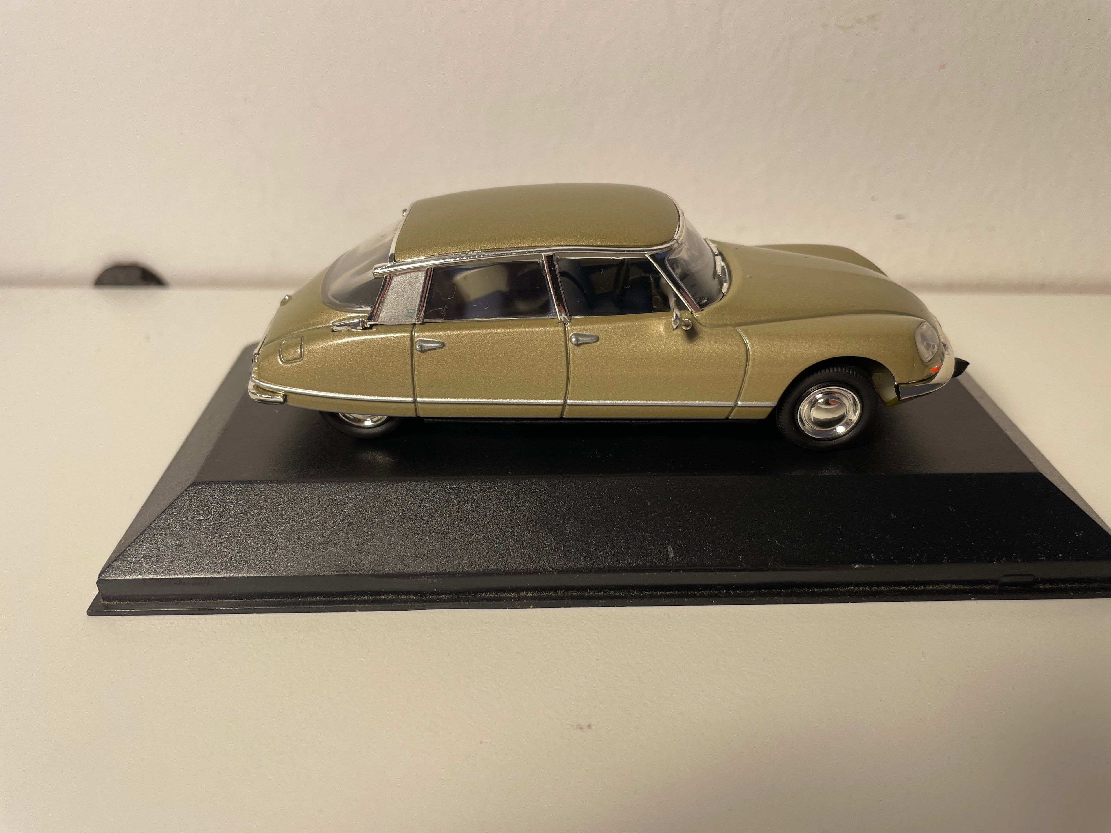 Citroën DS 21 Pallas marron de 1968 - Nostalgie