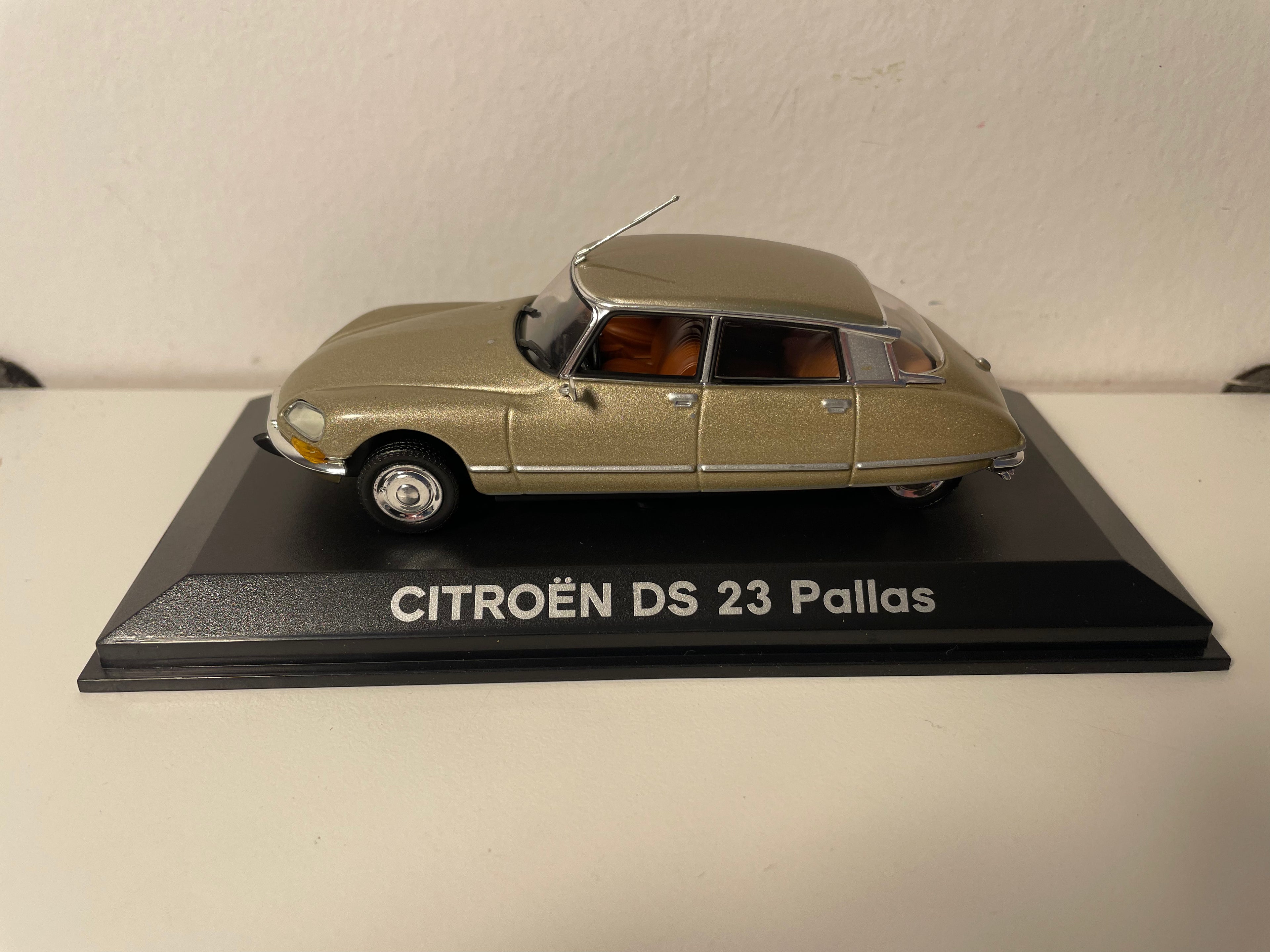 Citroën DS 23 Pallas marrón - NOREV