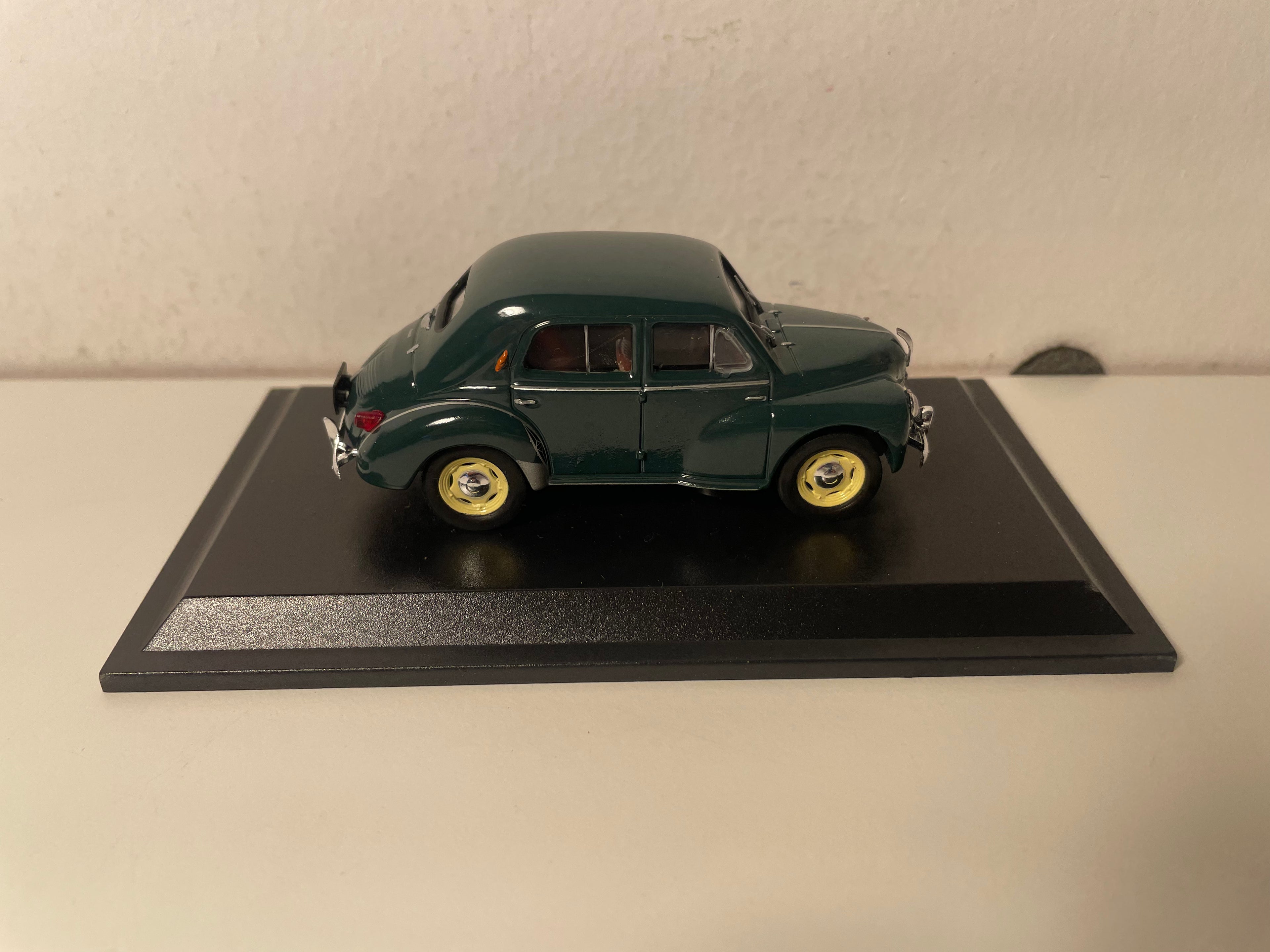 Renault 4 CV berlina Grand Luxe verde scuro tipo R 1060 del 1950 (blister)