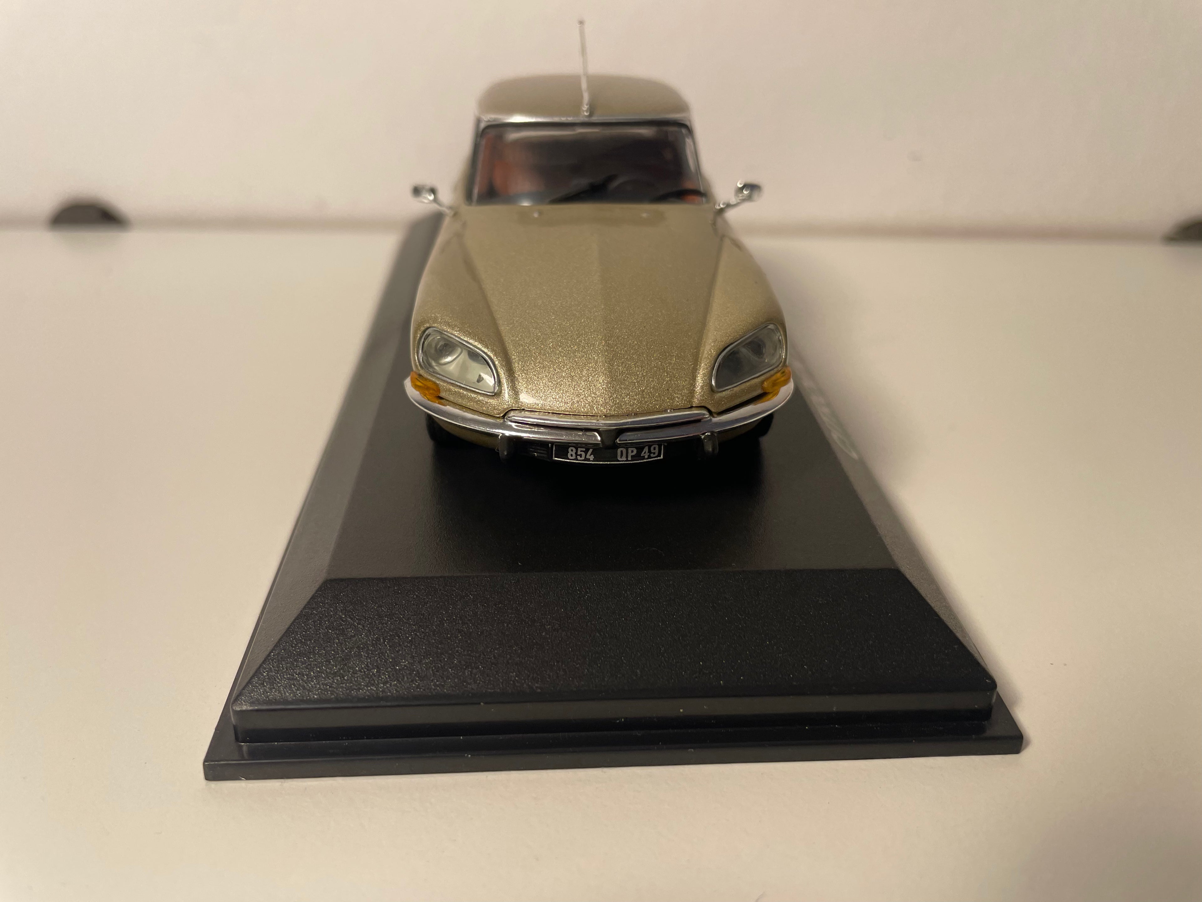 Citroën DS 23 Pallas marrón - NOREV