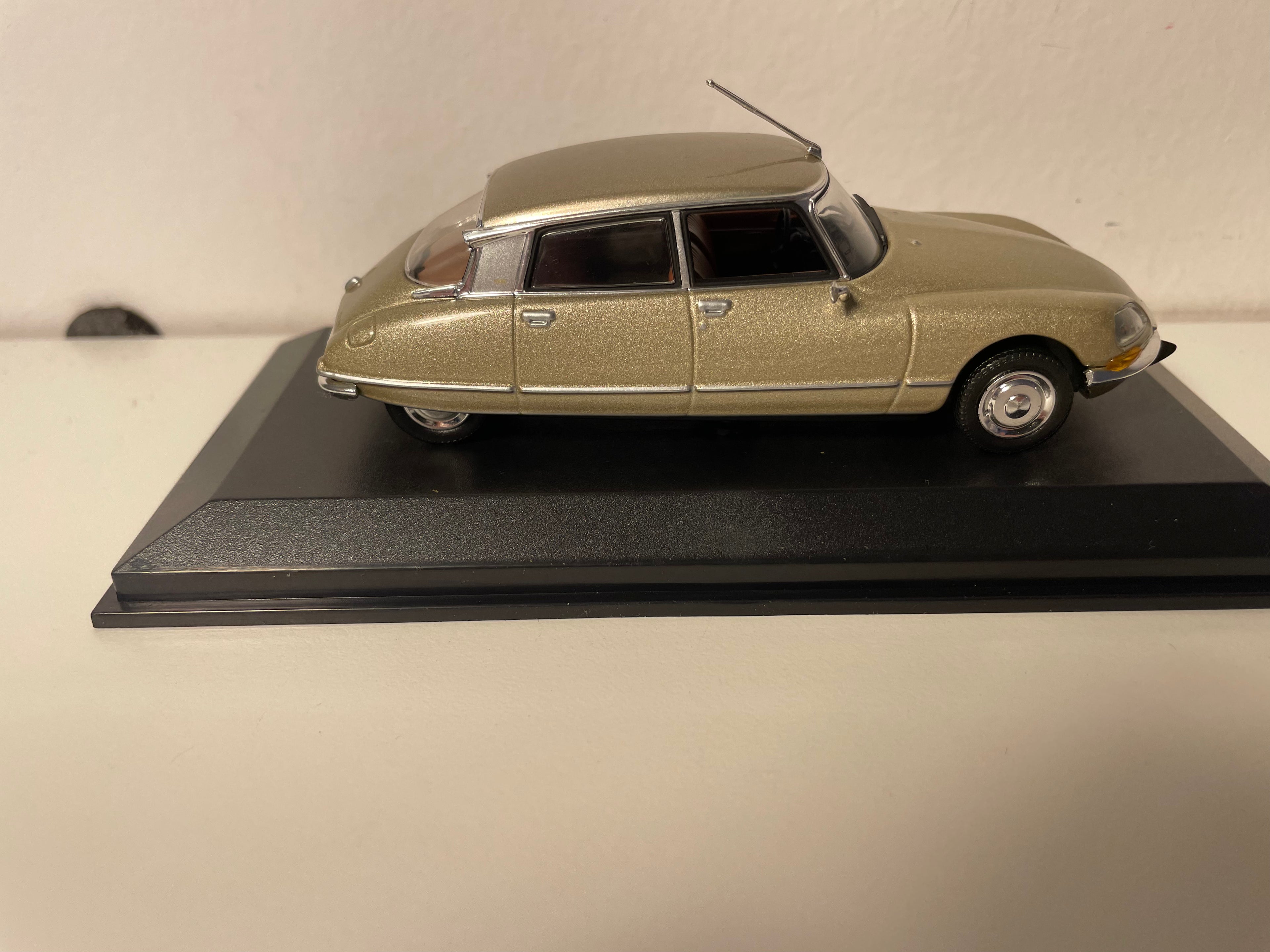 Citroën DS 23 Pallas marrón - NOREV