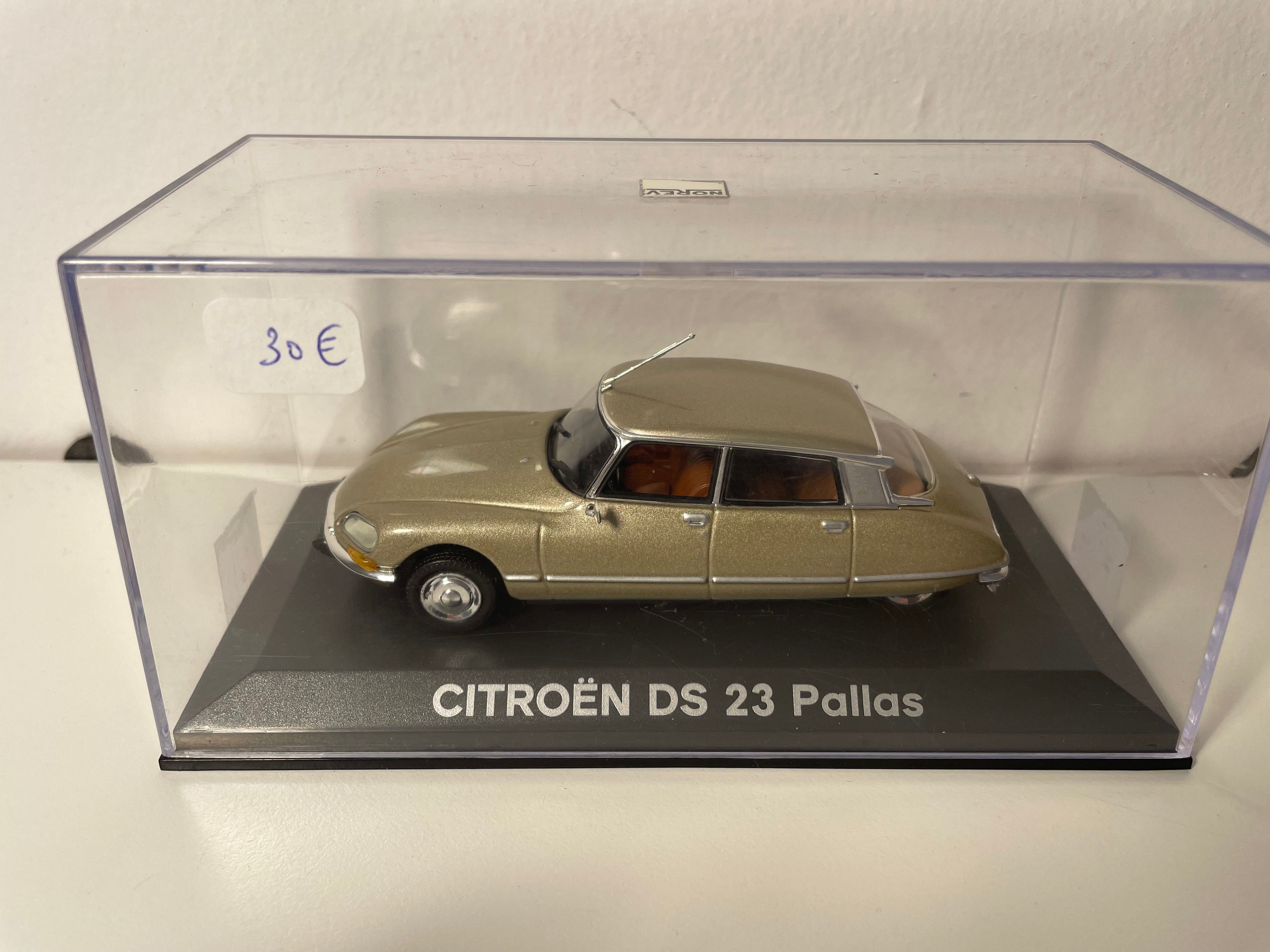 Citroën DS 23 Pallas marrón - NOREV