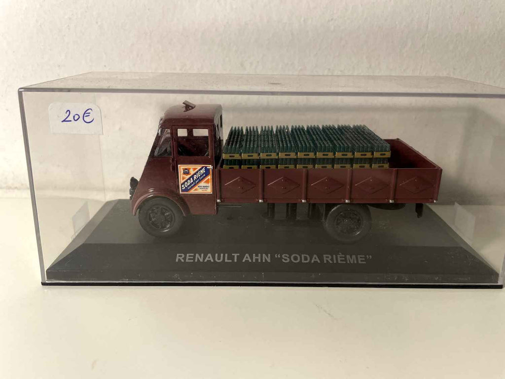 Camion Renault Ahn marron avec publicité "Soda Rième"
