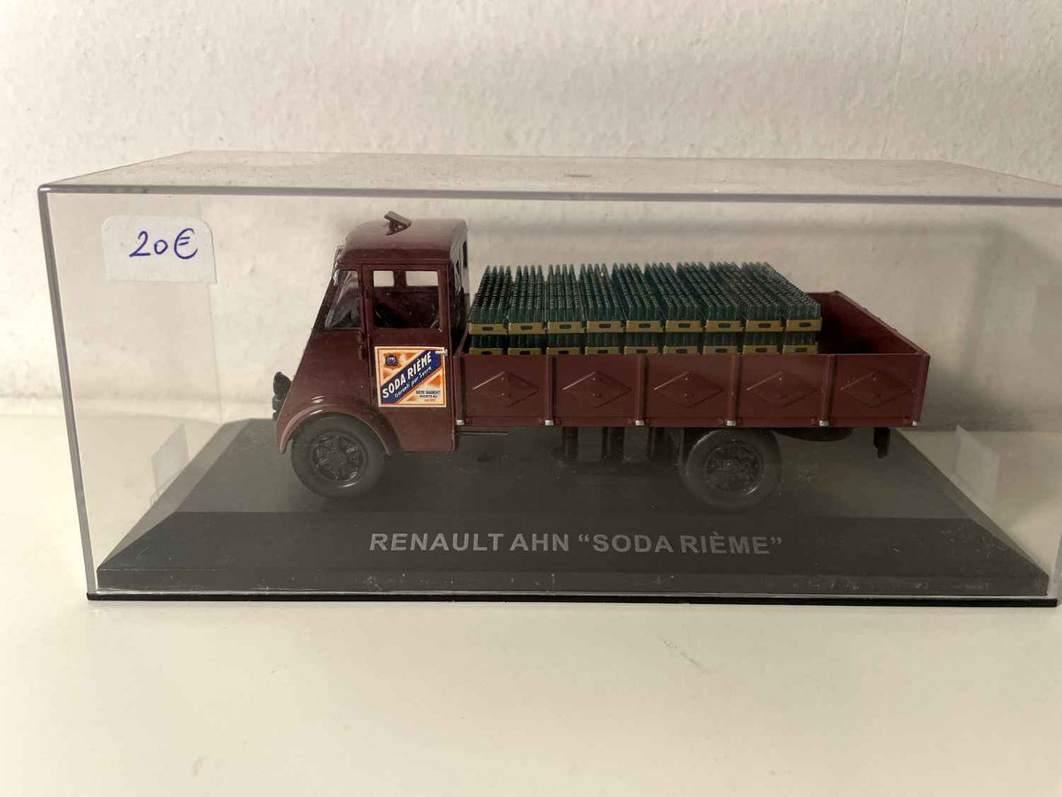 Camion Renault Ahn marron avec publicité "Soda Rième"