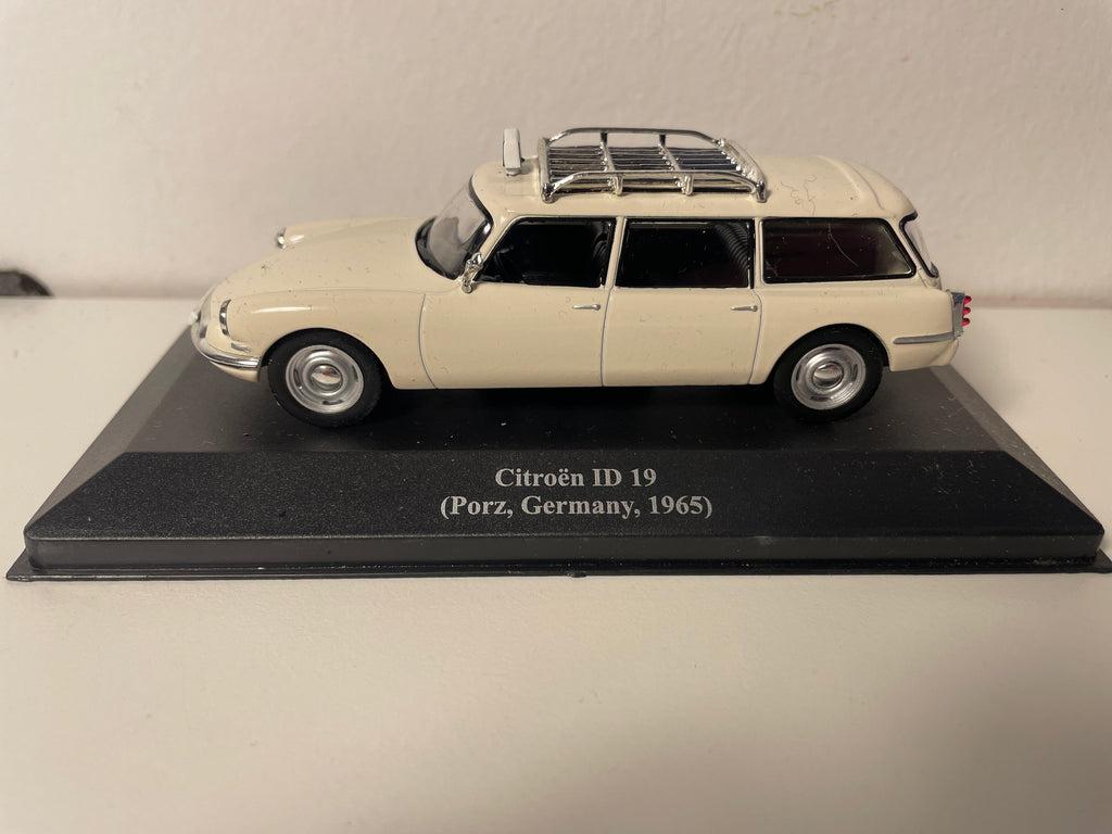 Citroën ID 19 break color crema del 1965 (TAXI in Germania)