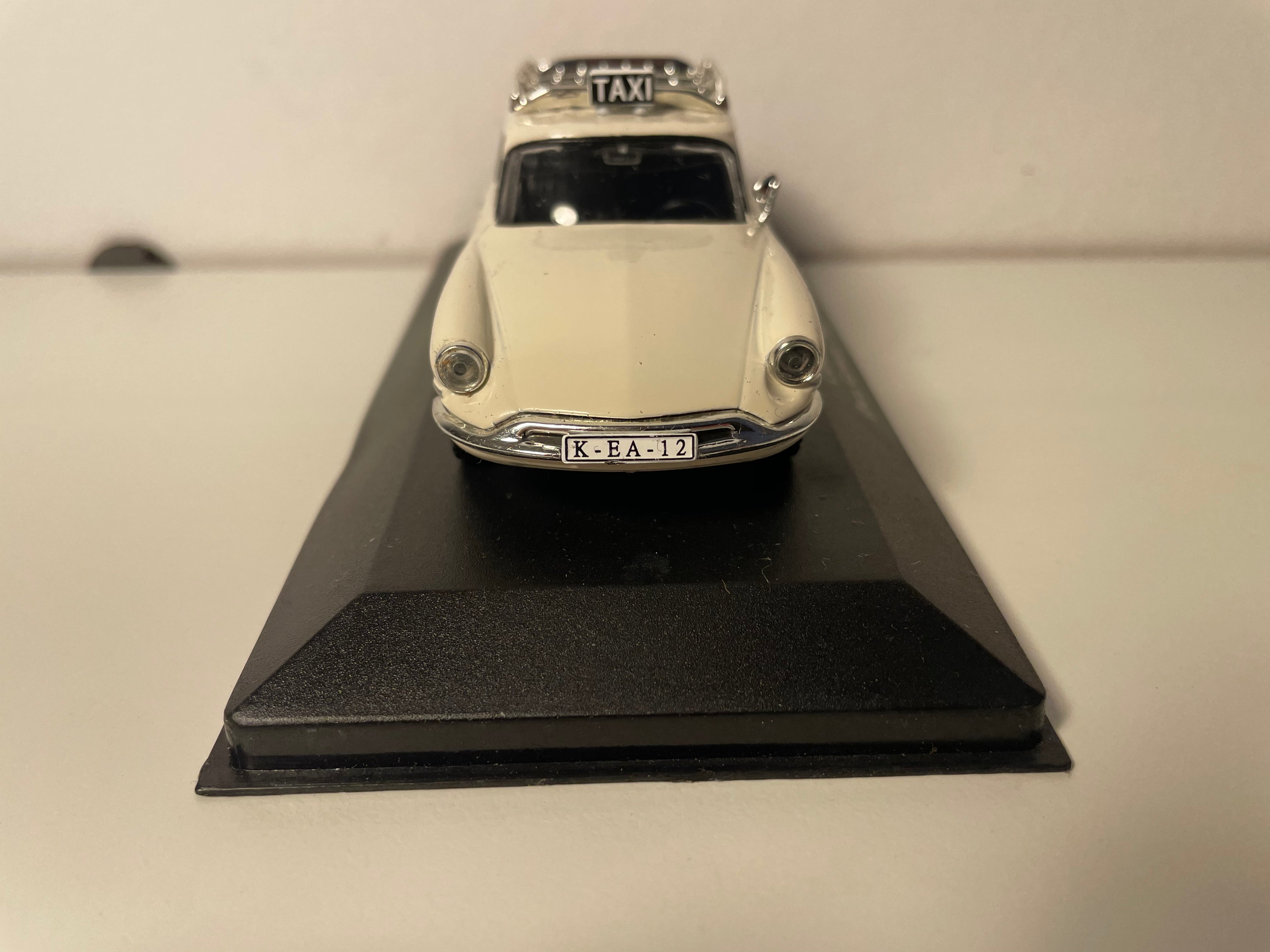 Citroën ID 19 Break in Crèmefarbe? von 1965 (TAXI in Deutschland)