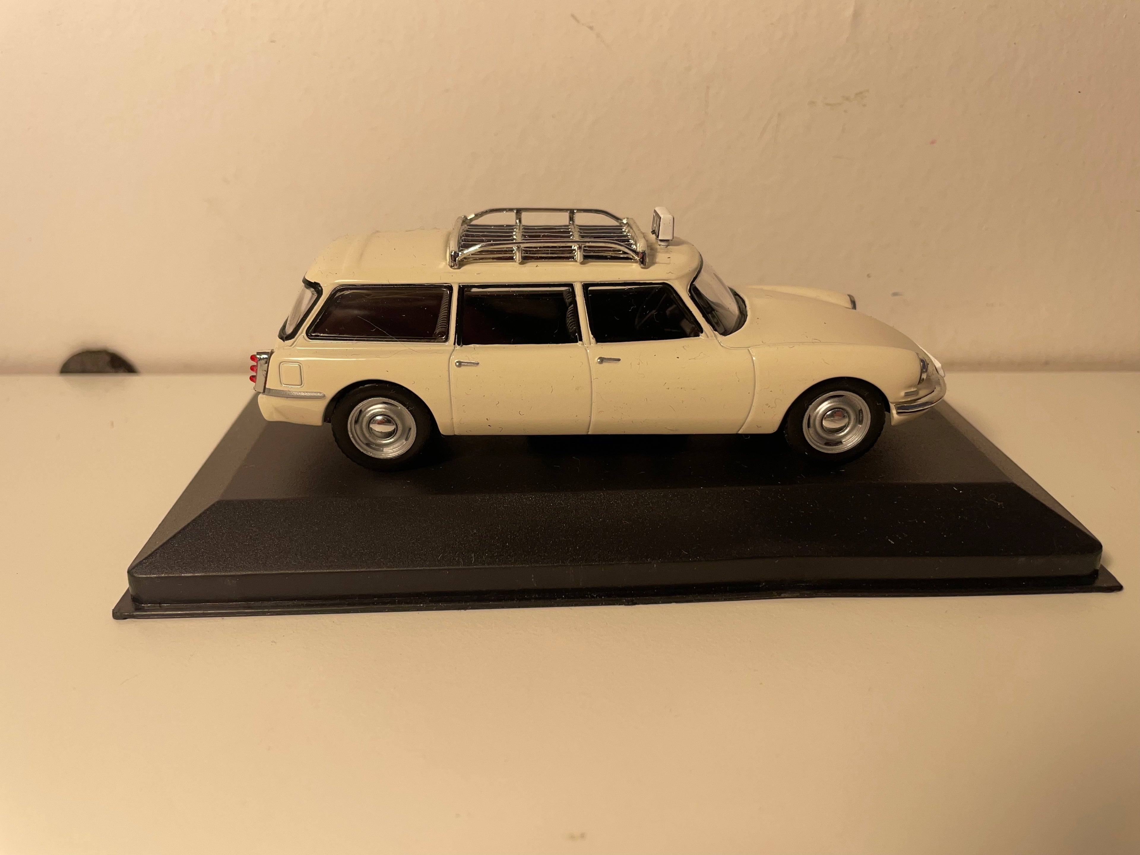 Citroën ID 19 Break in Crèmefarbe? von 1965 (TAXI in Deutschland)