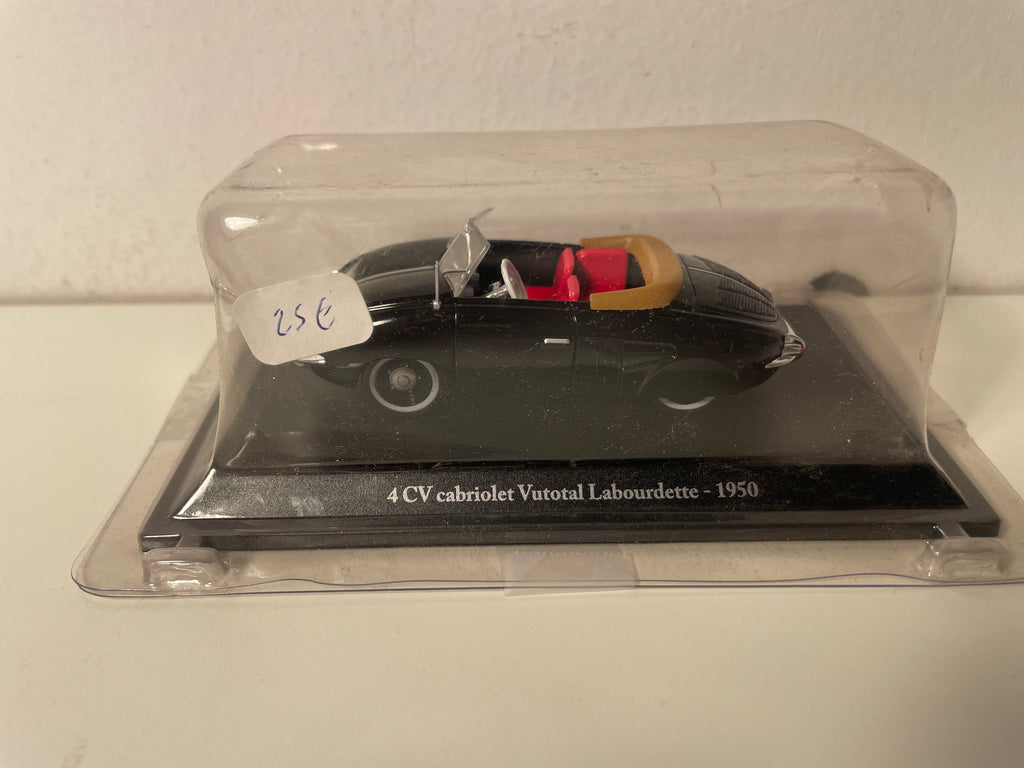 Renault 4 CV cabriolet Vutotal Labourdette noire de 1950 (blister)