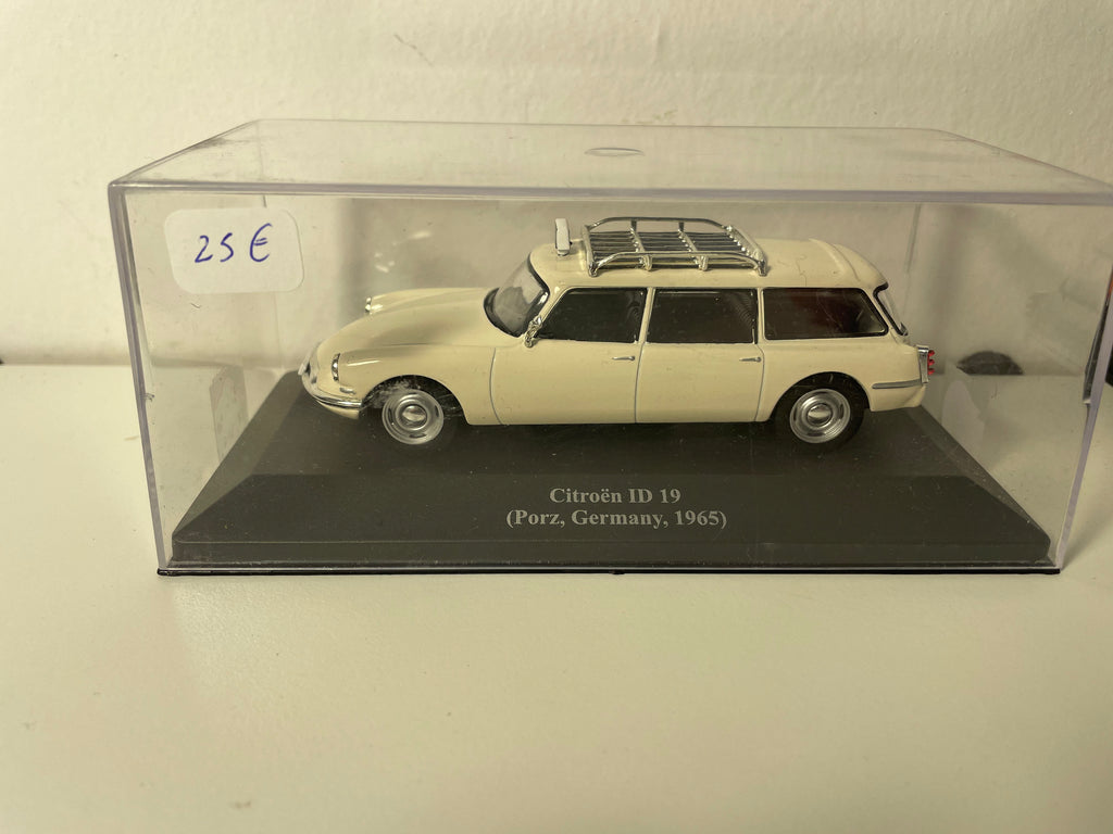 Citroën ID 19 break color crema del 1965 (TAXI in Germania)