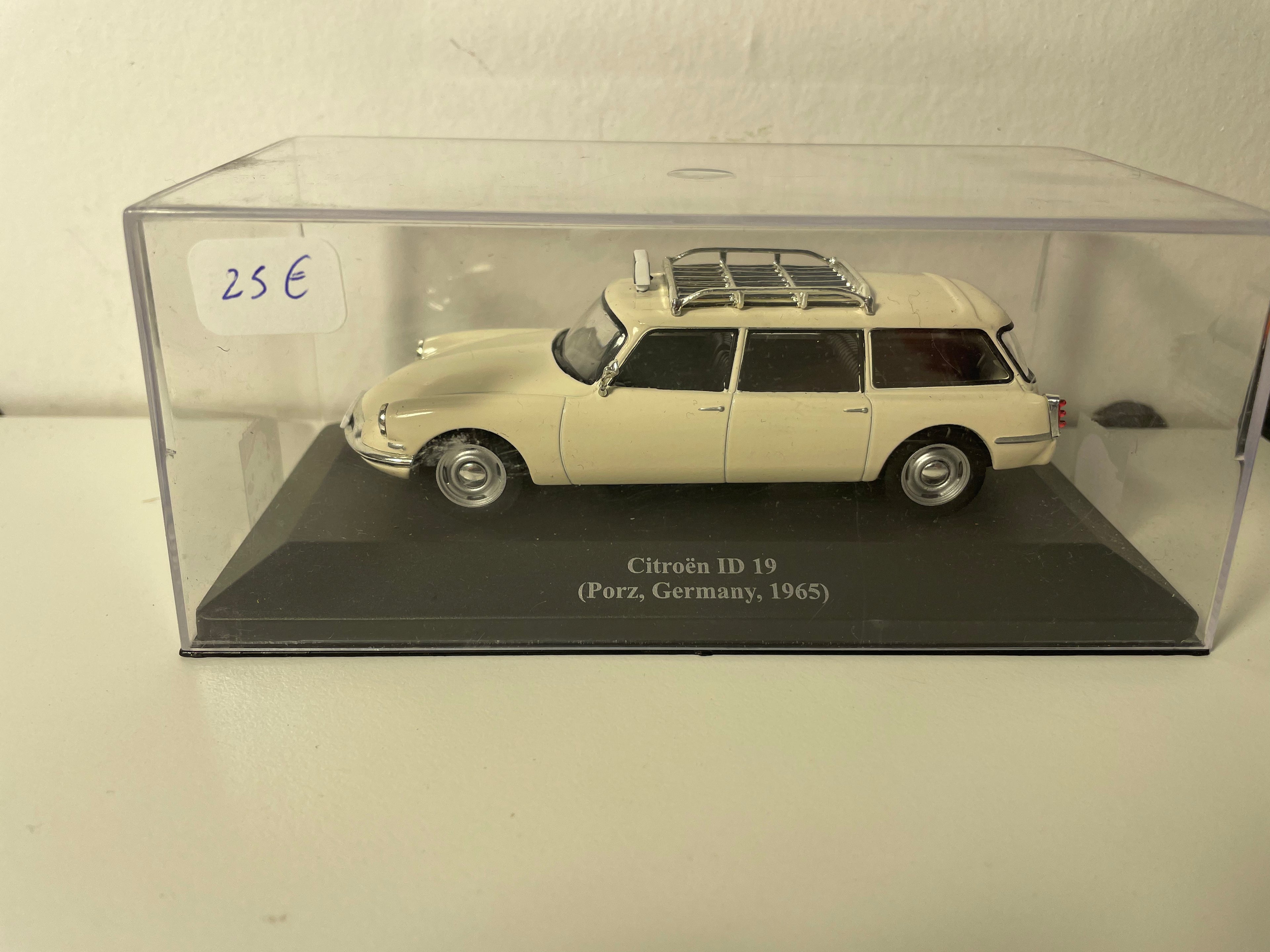 Citroën ID 19 Break in Crèmefarbe? von 1965 (TAXI in Deutschland)