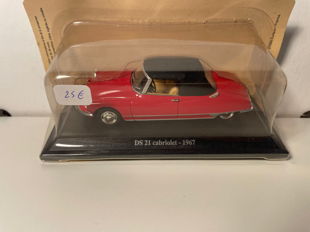 Citroën DS 21 cabriolet rouge et capote noire de 1967 (sous blister)