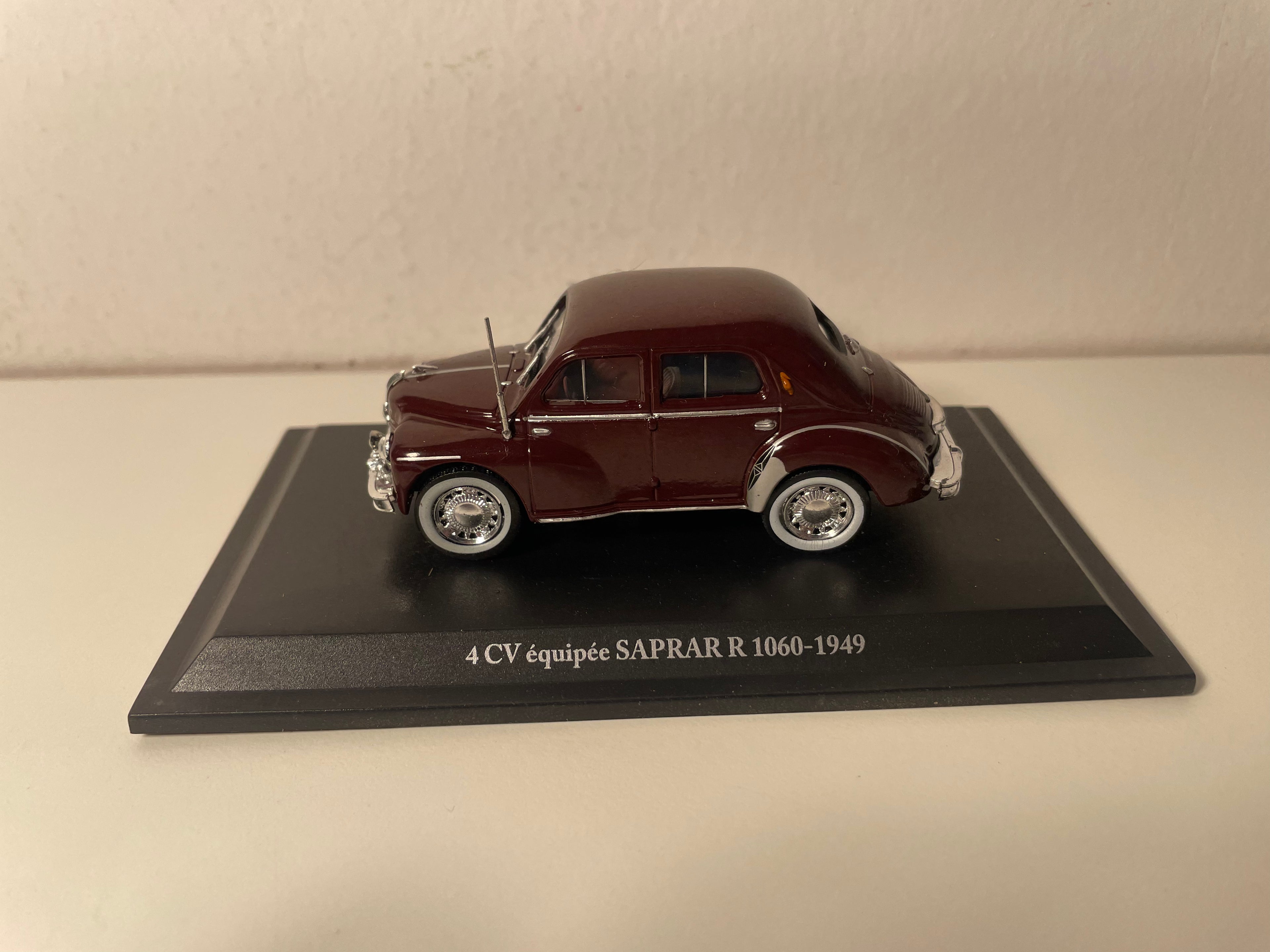 Renault 4 CV Bordeaux Equipped SAPRAR Type R 1060 from 1949 (Blister)