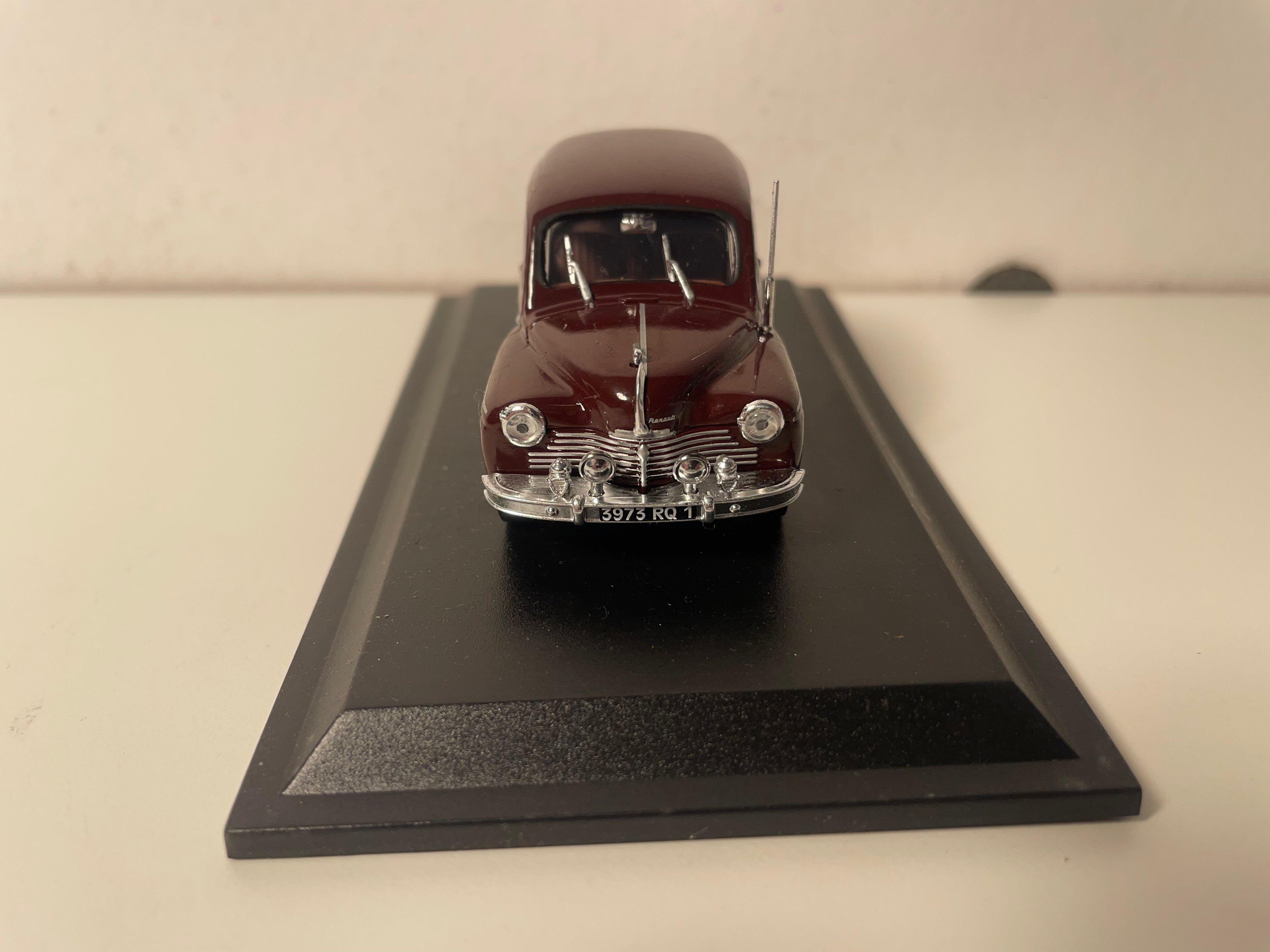 Renault 4 CV Bordeaux Equipped SAPRAR Type R 1060 from 1949 (Blister)
