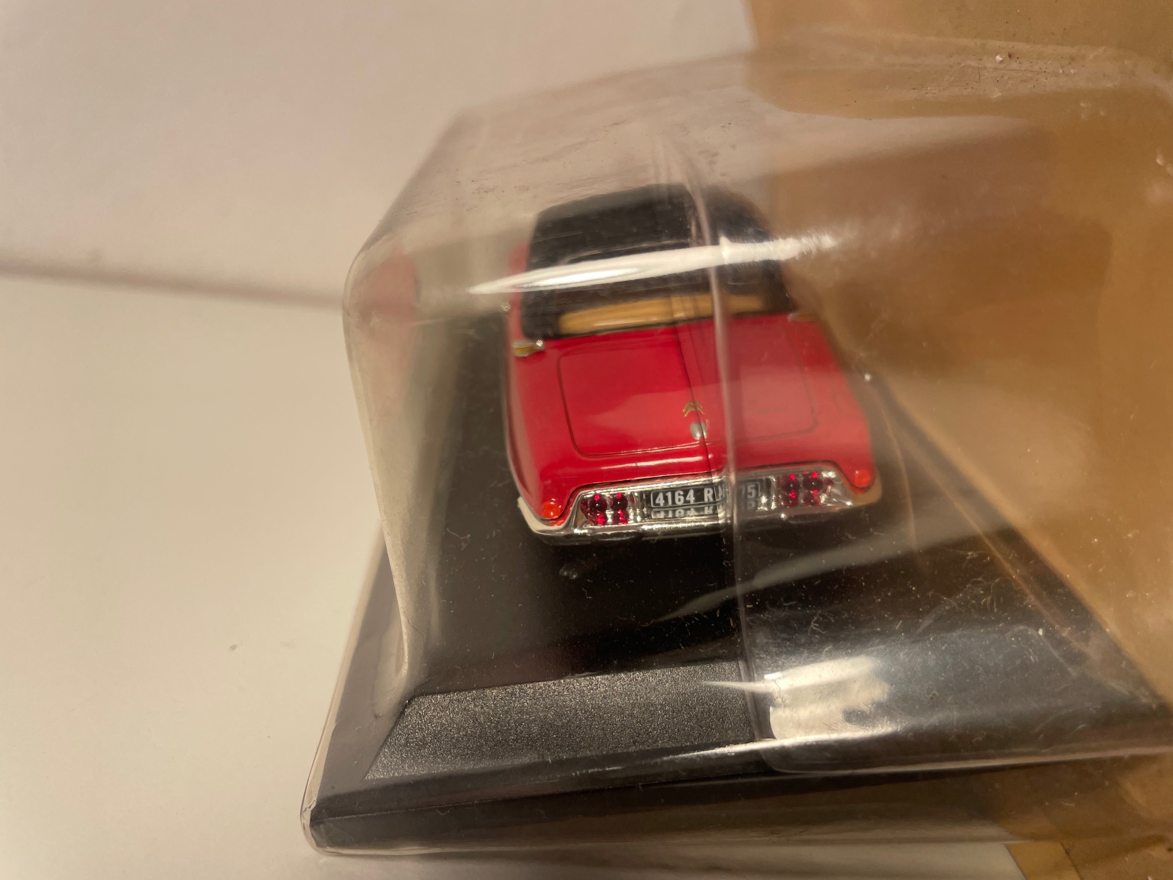 Citroën DS 21 cabriolet rouge et capote noire de 1967 (sous blister)