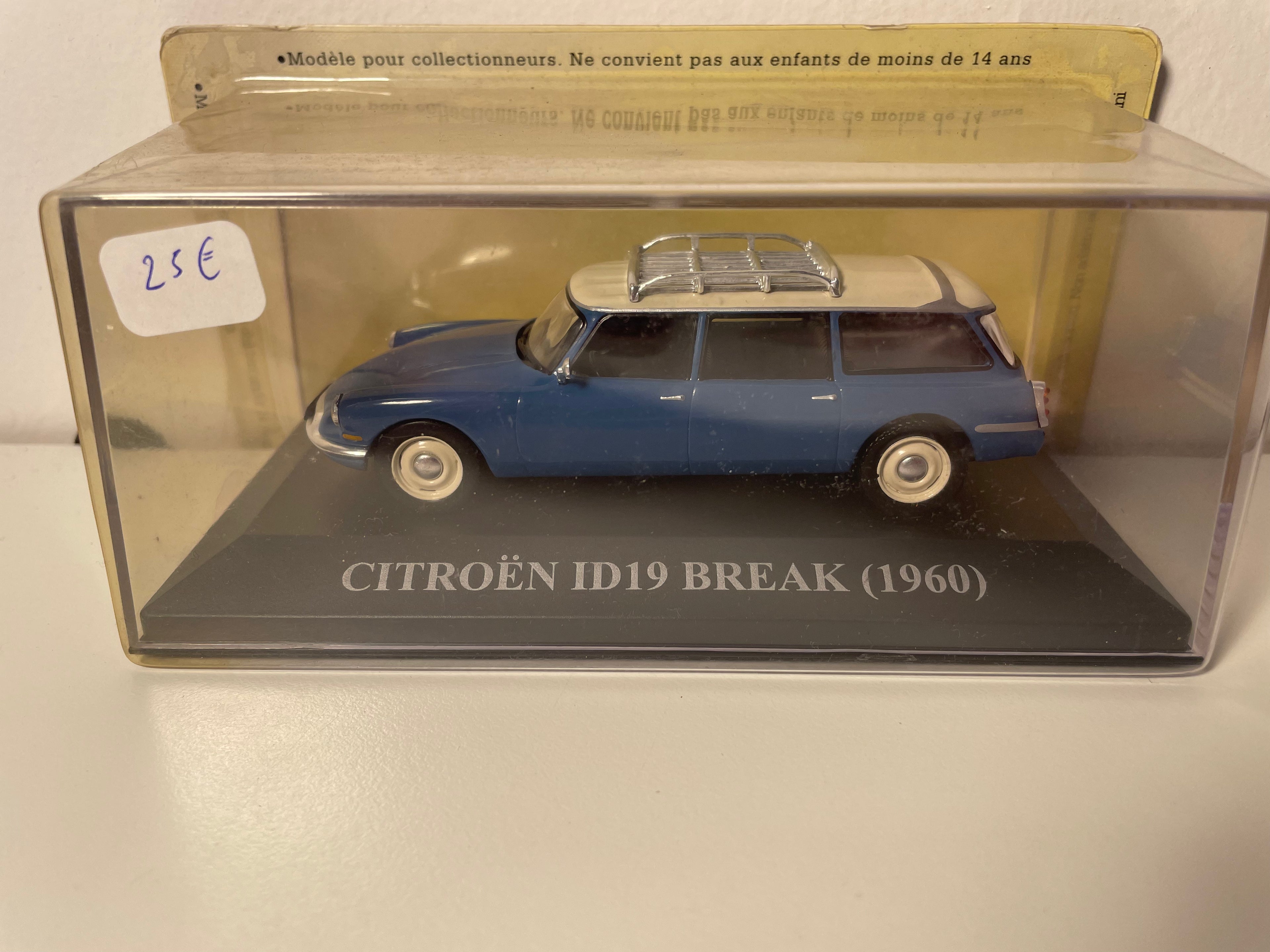 Citroën ID19 Blue Break und gebrochenes weißes Dach mit Galerie (Plexi -Box)