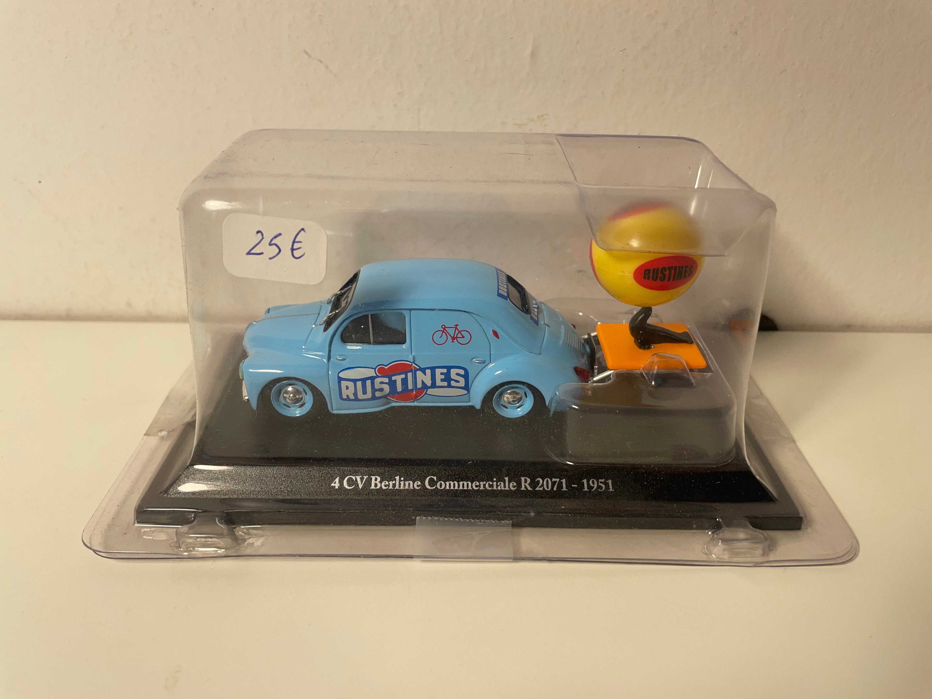 Renault 4 CV Berline Commerciale Typ R 2071 liichtblo aus 1951 mat RUSTINES Reklamm (Blister)