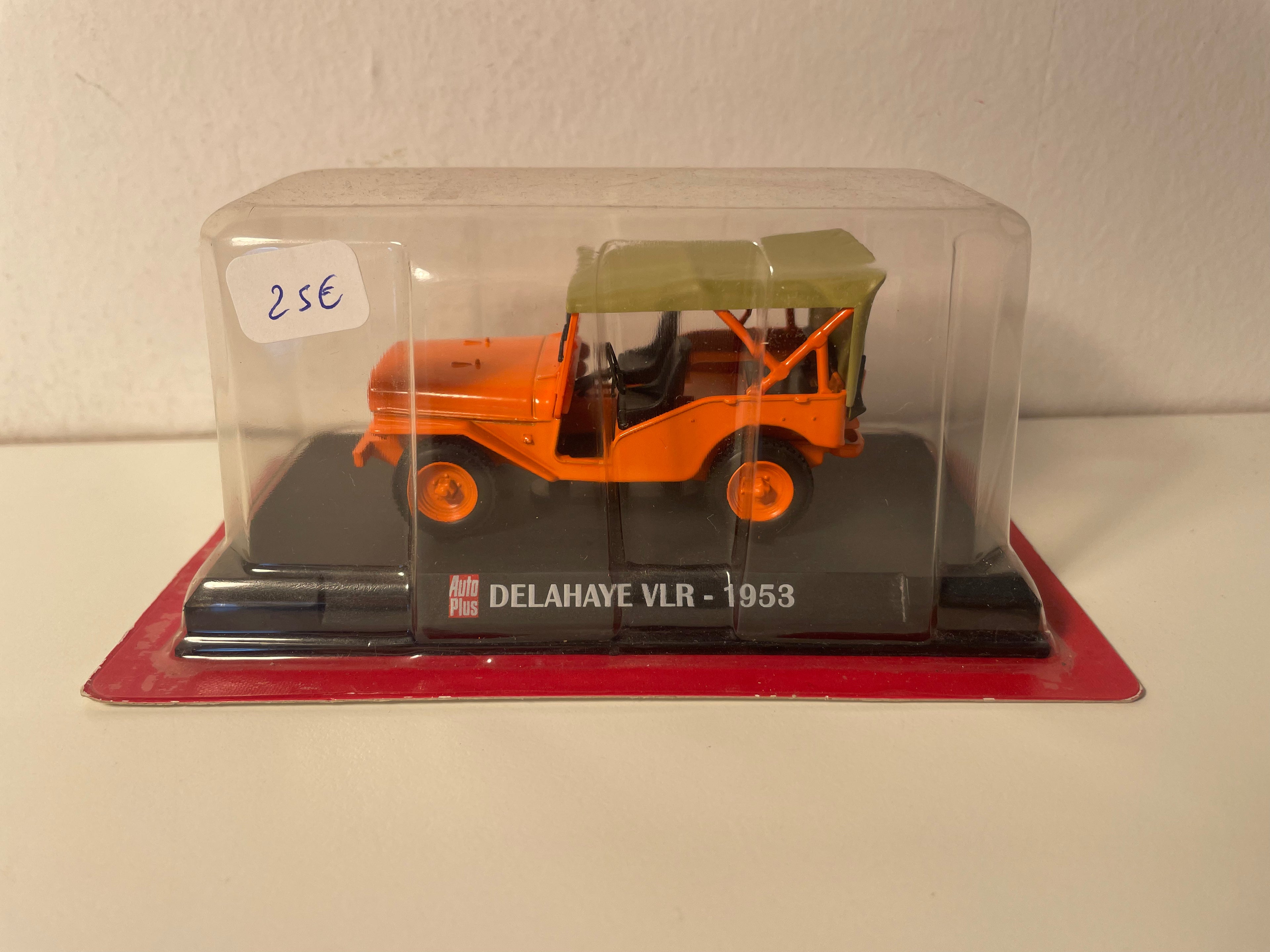 Delahaye VLR arancione e cofano verde kaki del 1953 (Jeep)