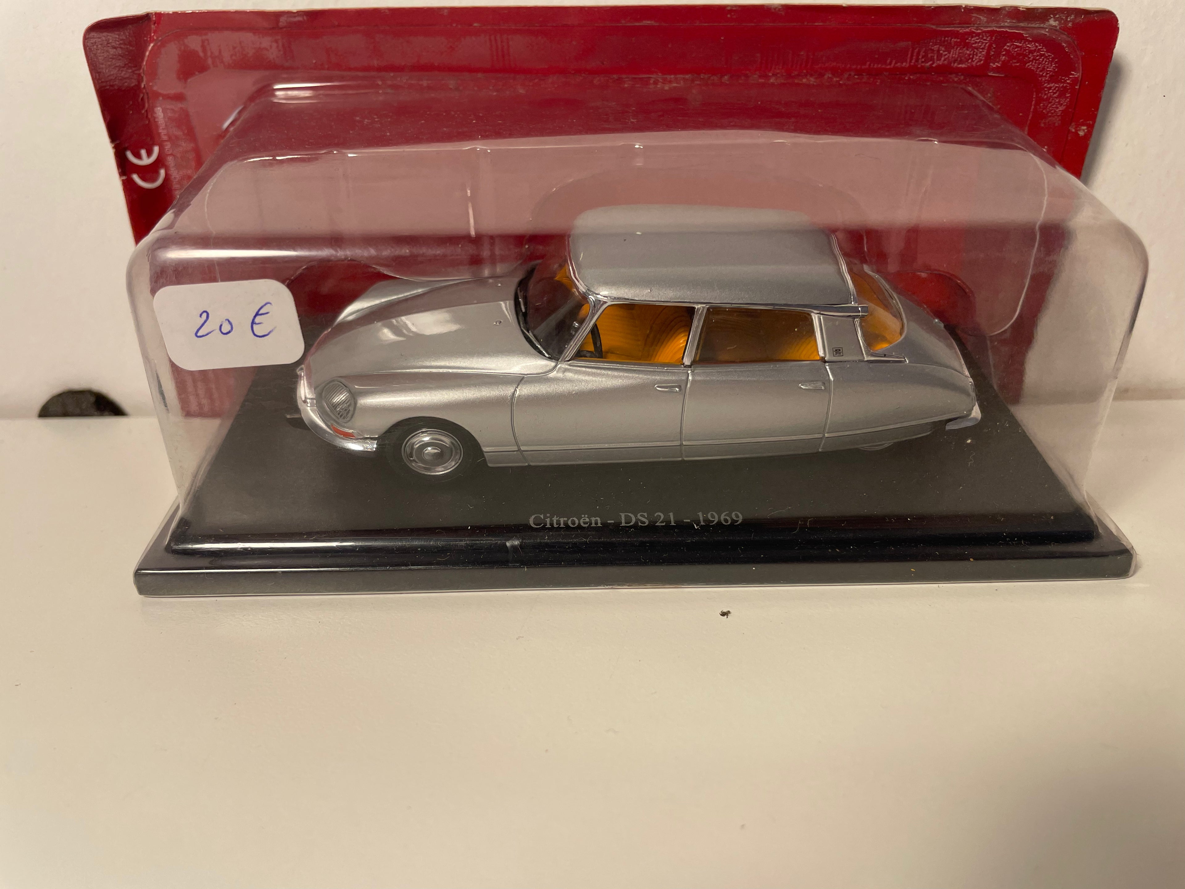 Citroën DS 21 grise de 1969 (sous blister)