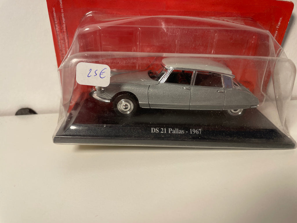 Citroën DS 21 Pallas grise de 1967 (sous blister)
