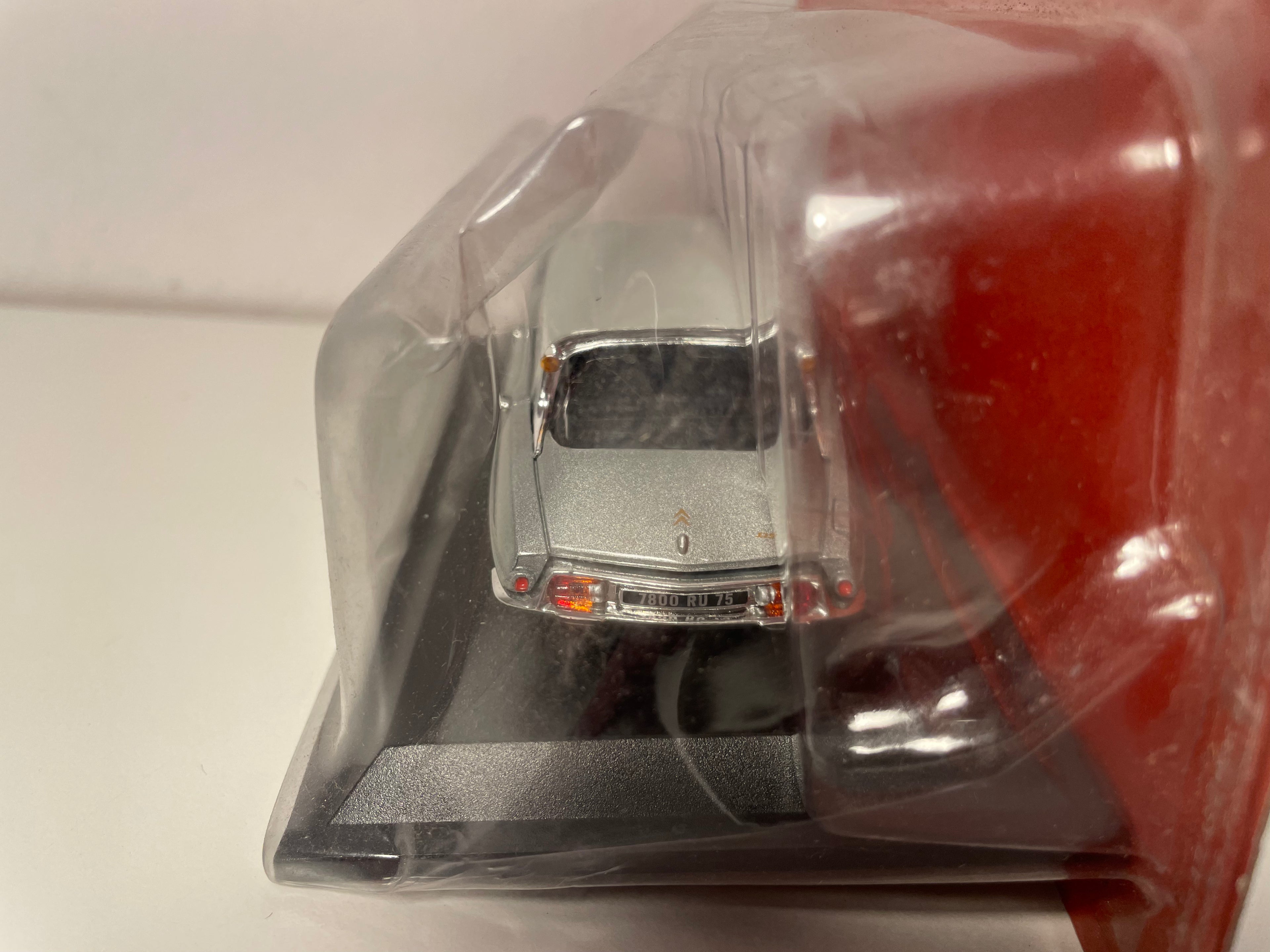 Citroën DS 21 Pallas grise de 1967 (sous blister)