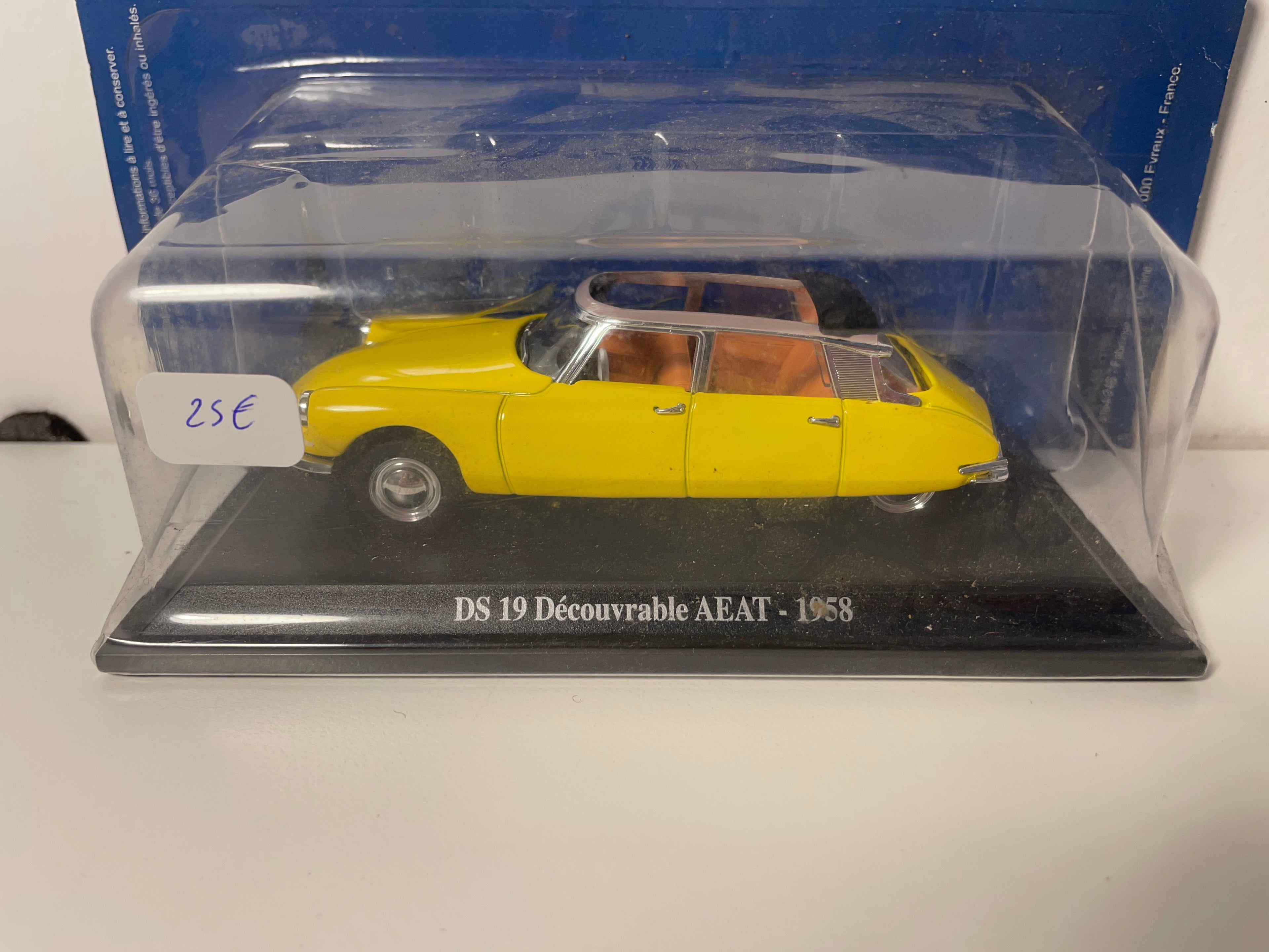 Citroën DS 19 découvertable AEAT żółta z 1958 roku (w opakowaniu)