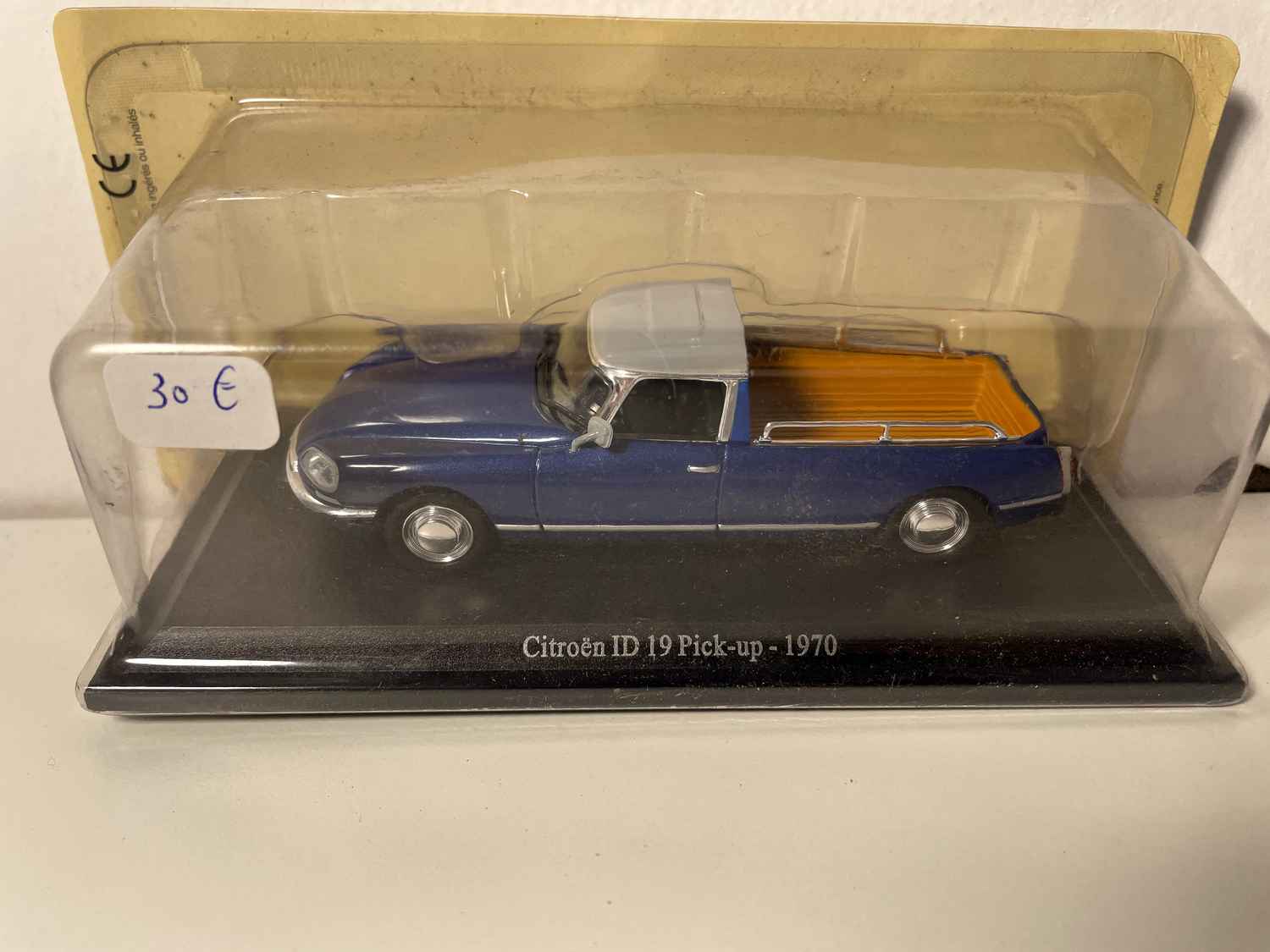 Citroën ID 19 pick-up blo a mat engem grousse däischter aus 1970 (vun der Plëss)