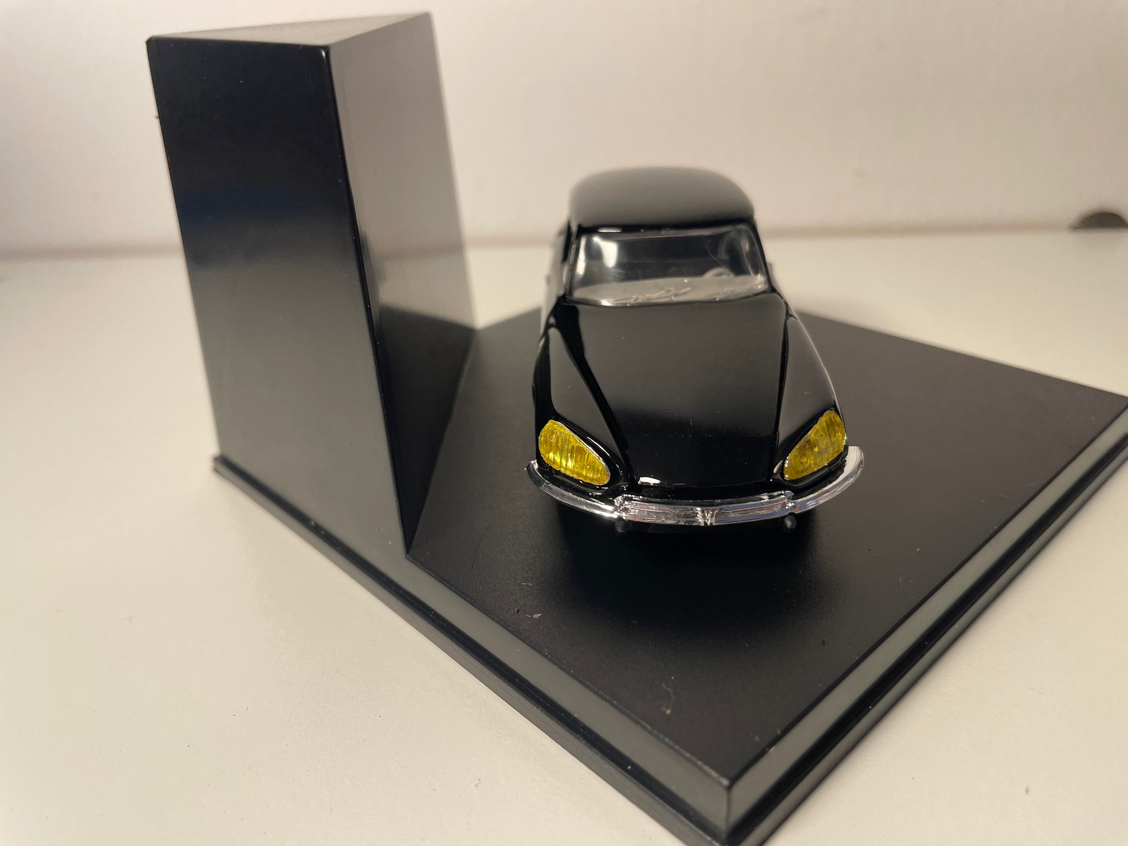 Citroën DS 21 noire de 1967 - Eligor (boite plexi carrée)