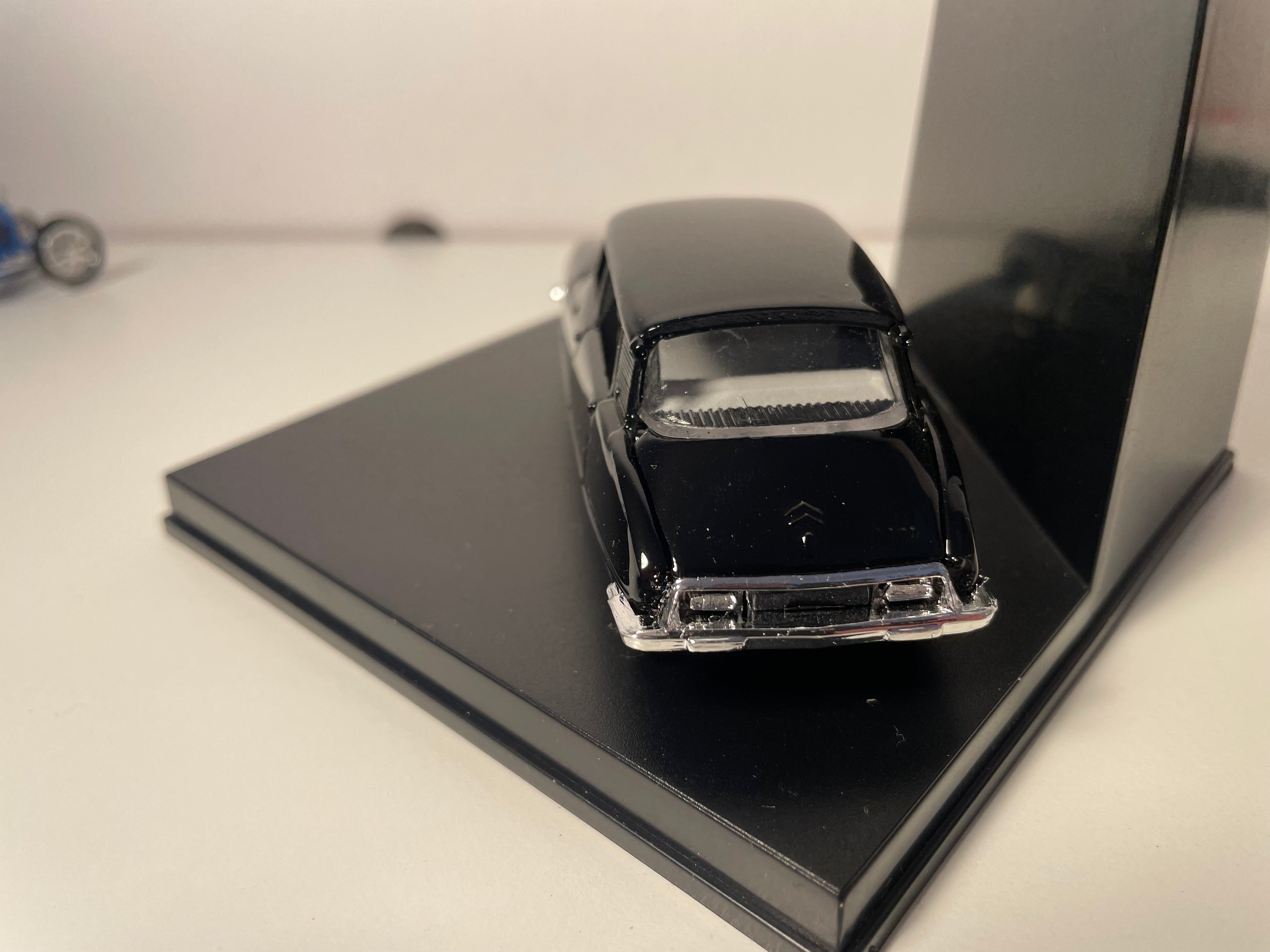 Citroën DS 21 noire de 1967 - Eligor (boite plexi carrée)