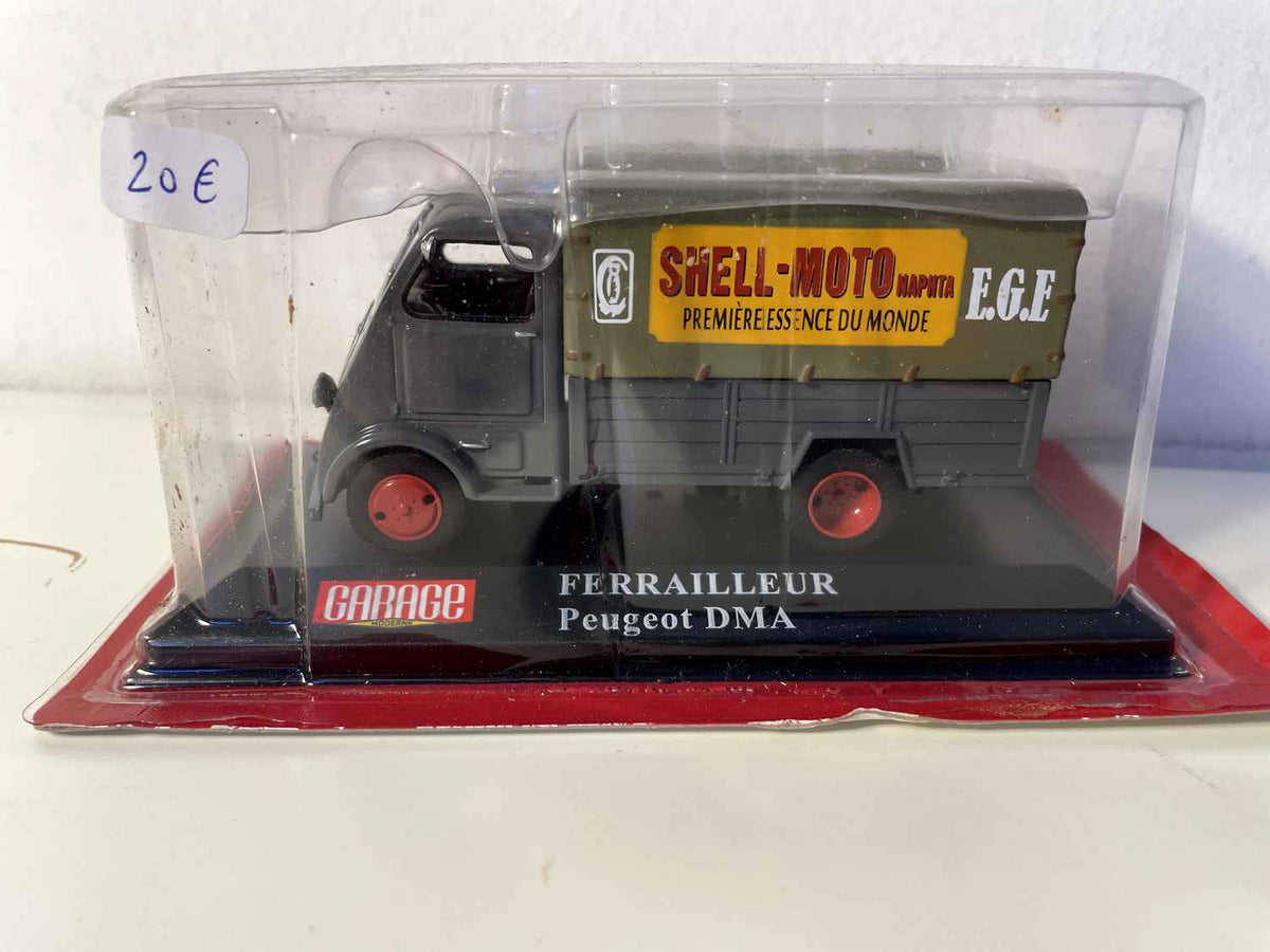 Peugeot DMA gris avec bâche kaki - camion de ferrailleur - collection Garage Moderne