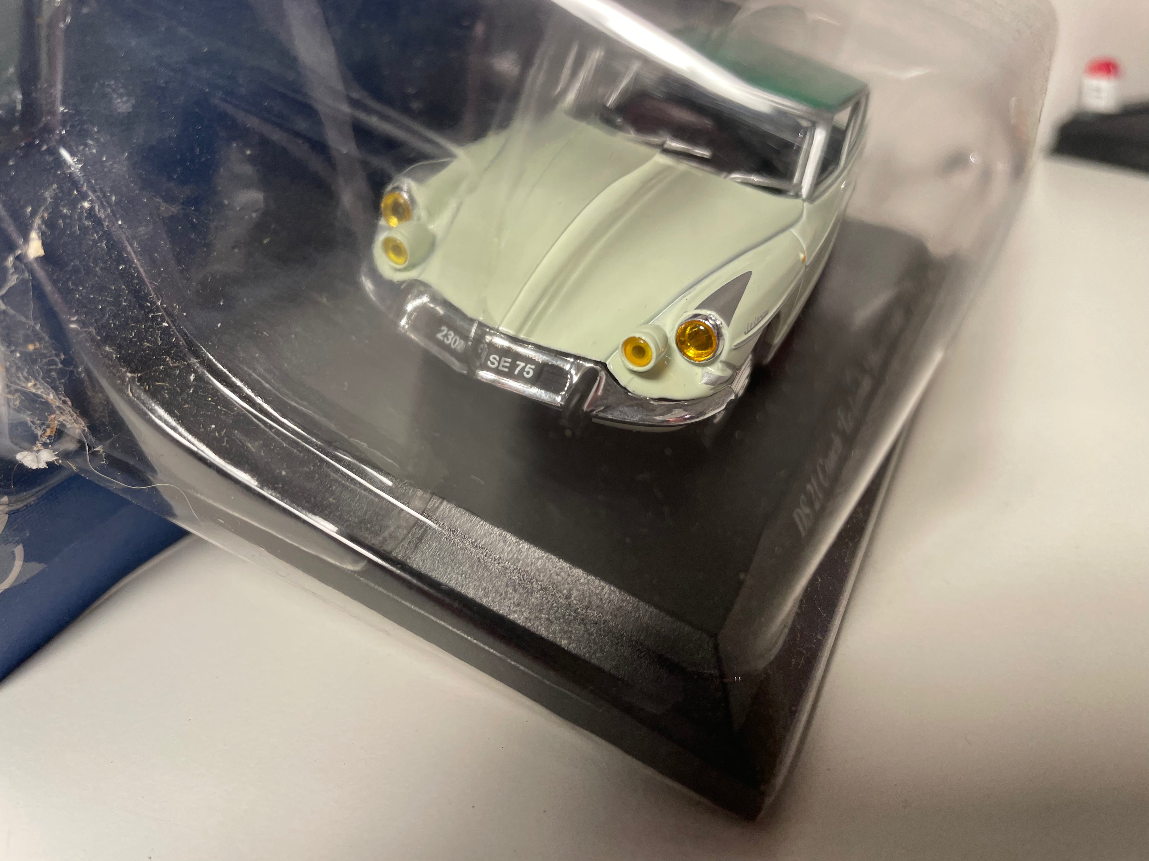 Citroën DS 21 Coach Le Léman Henri Chapron verte pâle et toit vert de 1966 (sous blister)