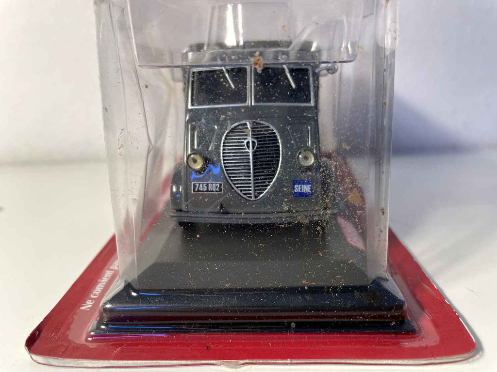 Peugeot DMA gris avec bâche kaki - camion de ferrailleur - collection Garage Moderne