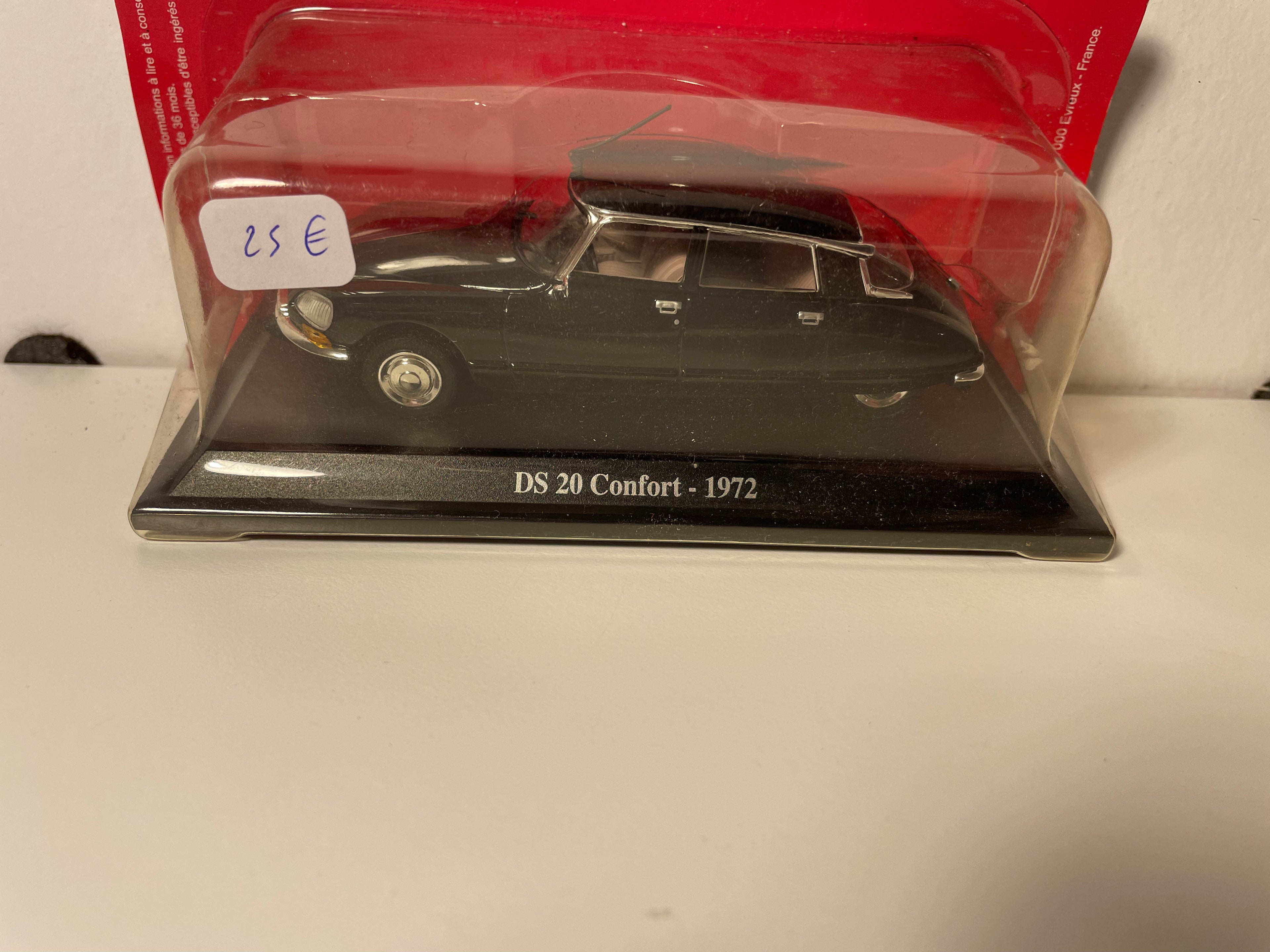 Citroën DS 20 Confort noire de 1972 (sous blister)