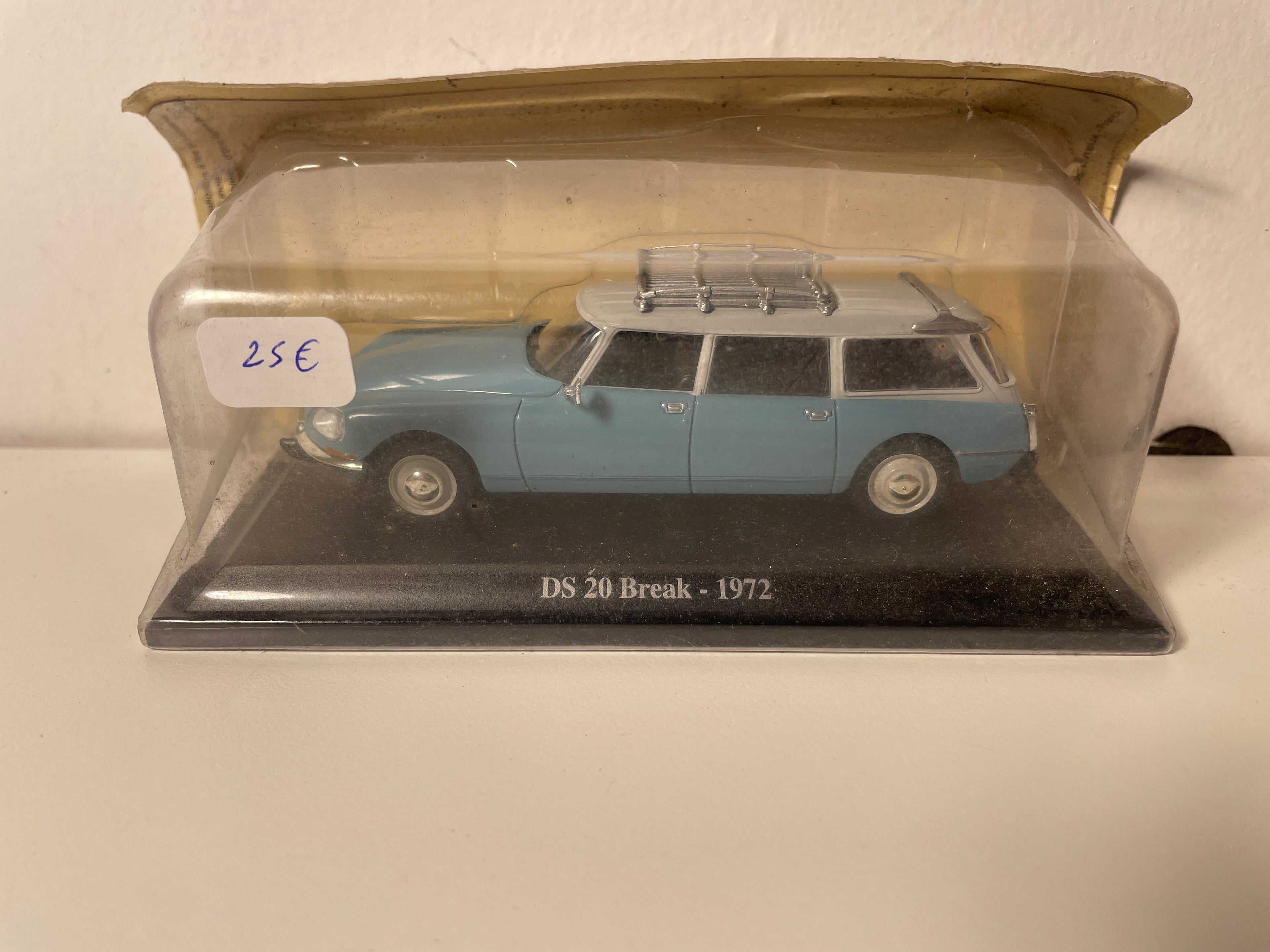 Citroën DS 20 break bleue claire et toit gris clair avec galerie de 1972 (sous blister)