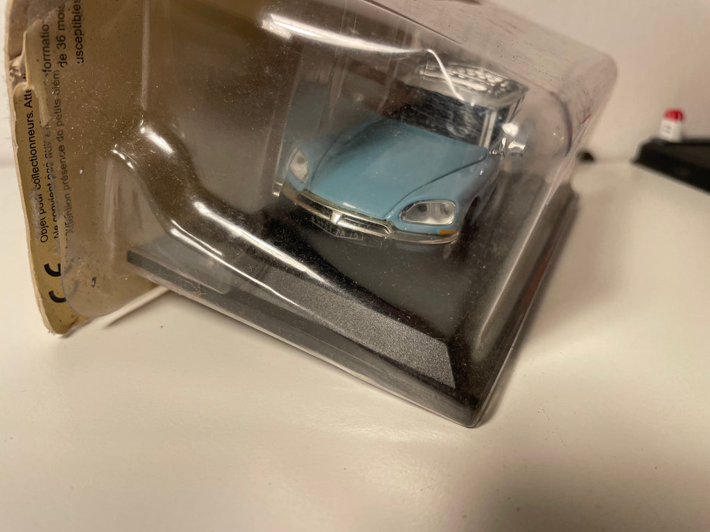 Citroën DS 20 break bleue claire et toit gris clair avec galerie de 1972 (sous blister)