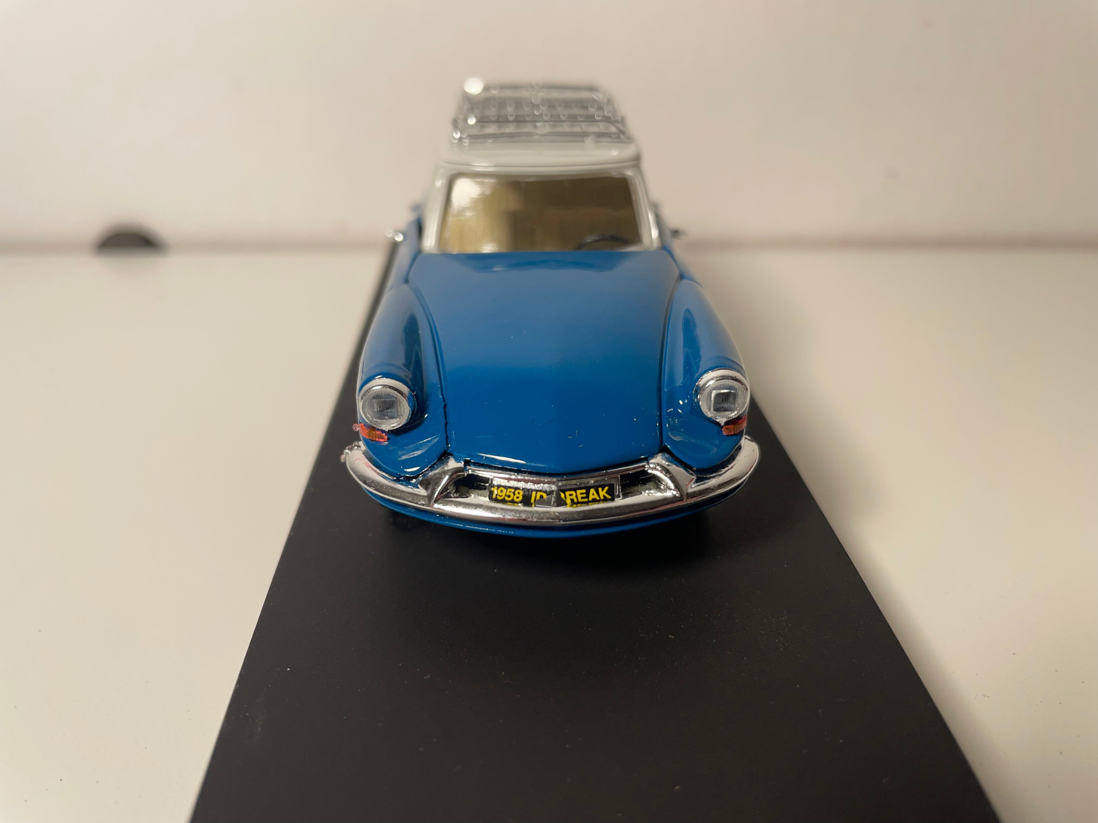 Citroën ID 19 blaue Kombi mit weißem Dach und Gepäckträger von 1958 - RIO (Acrylbox)