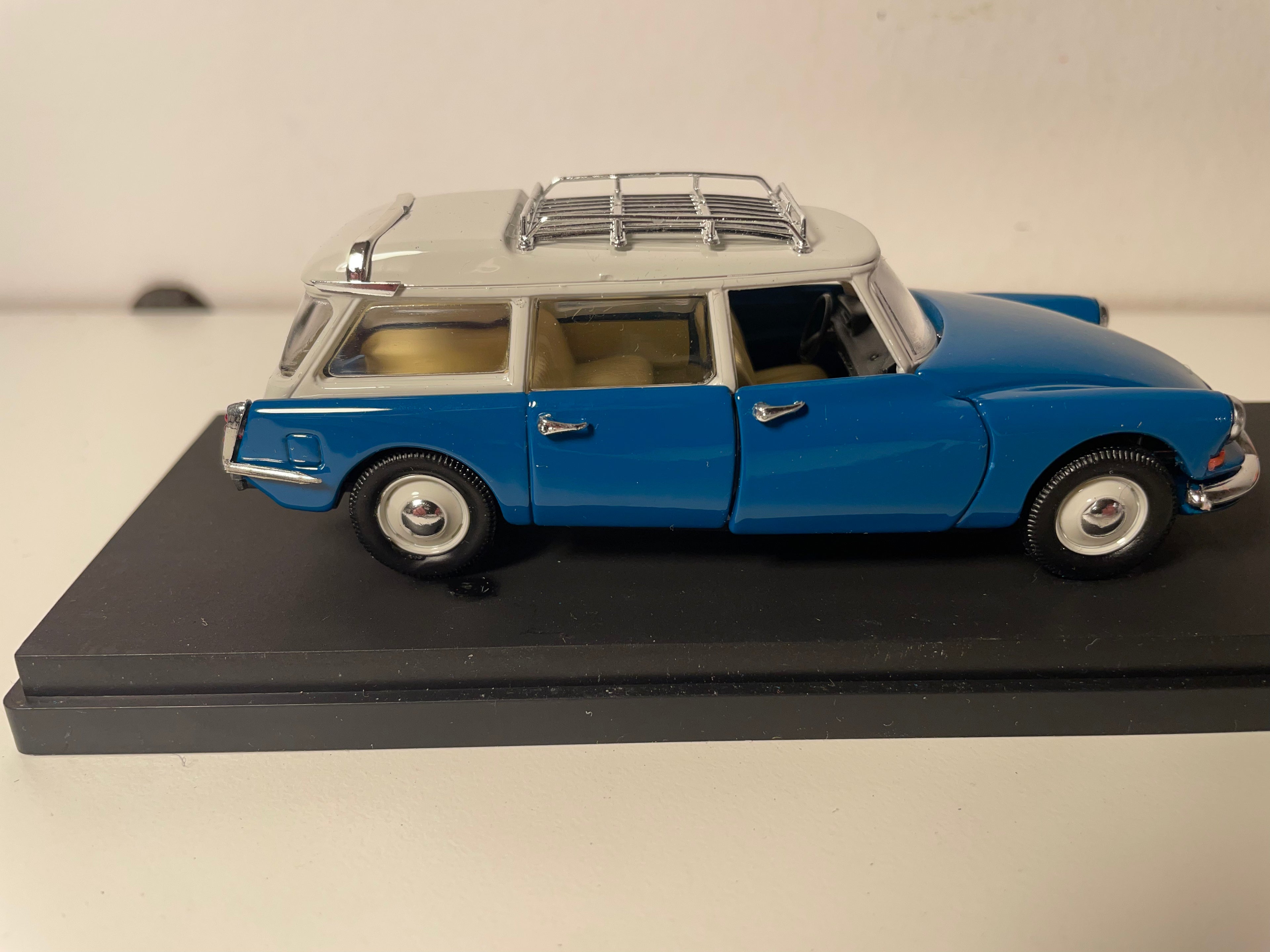 Citroën ID 19 blaue Kombi mit weißem Dach und Gepäckträger von 1958 - RIO (Acrylbox)