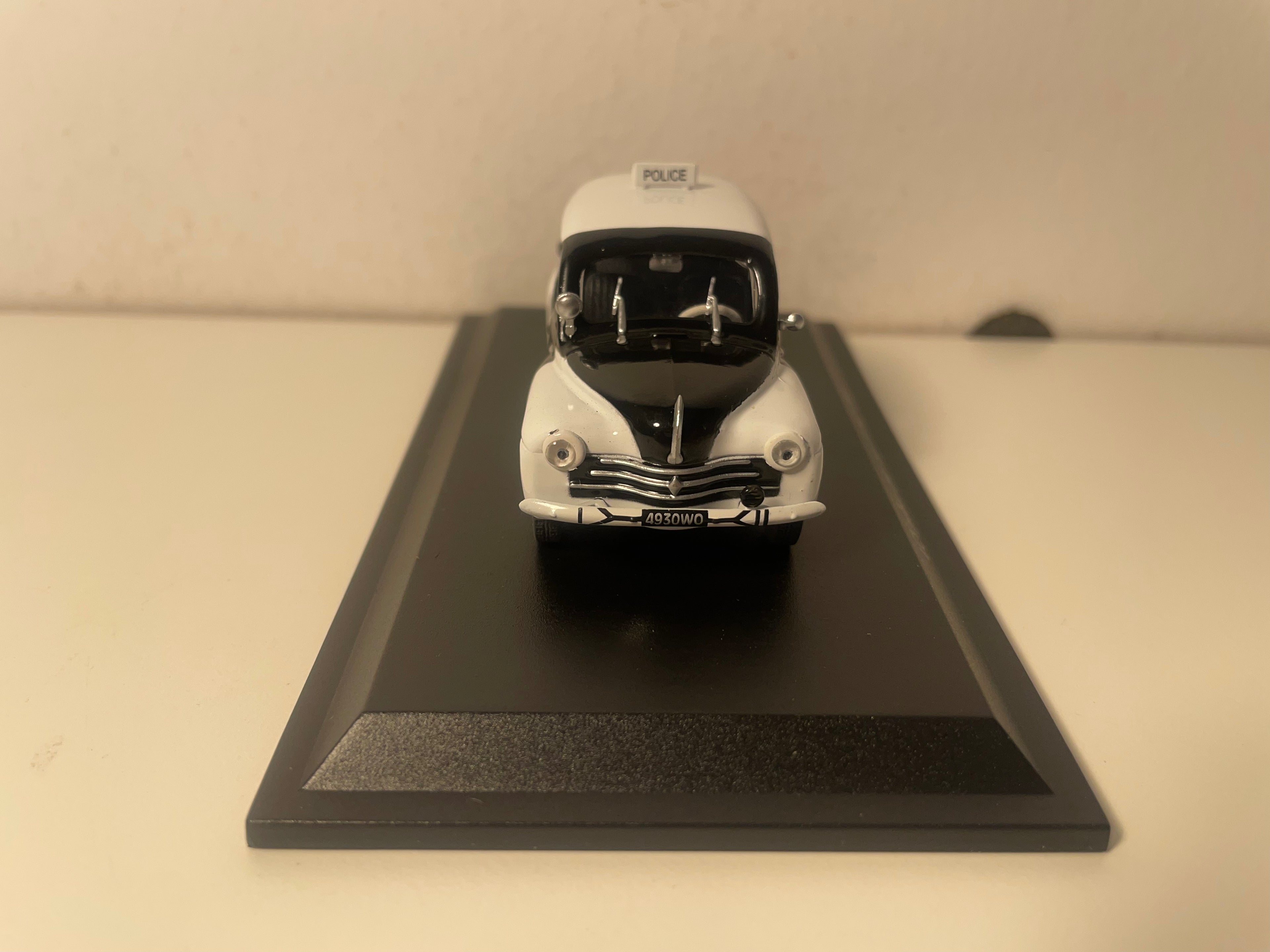 Renault 4 CV schwaarz a wäiss Typ R 1062 vun 1955 - POLICE "pie" (blister)