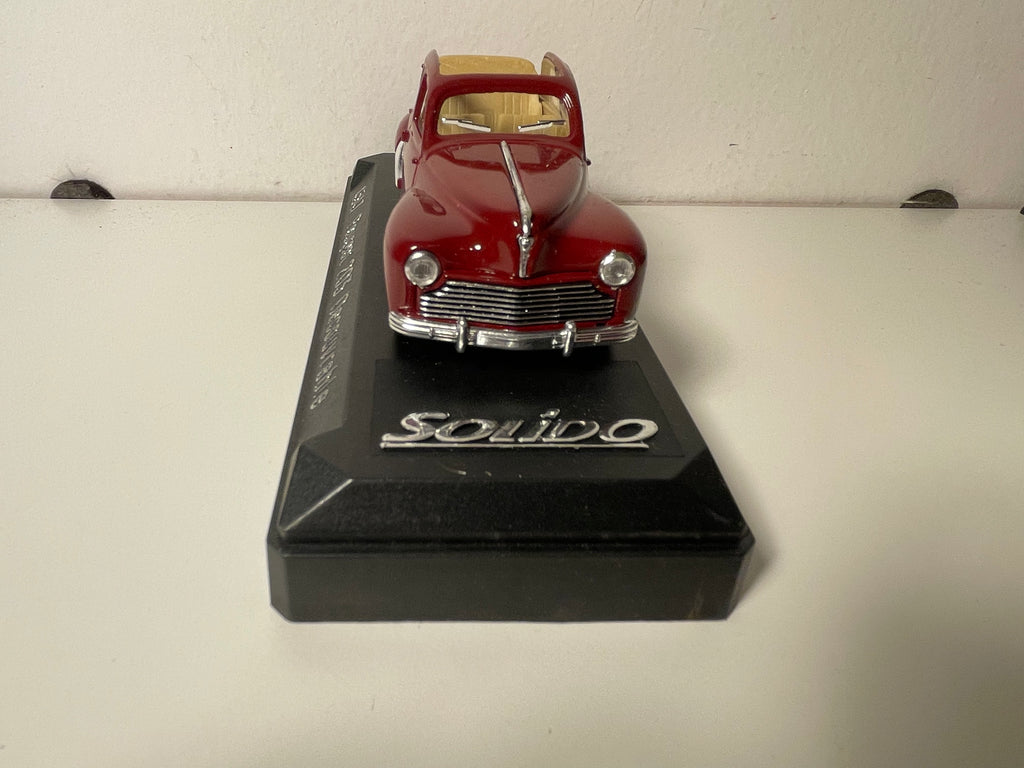 Peugeot 203 découvrable bordeaux - Solido référence 4547