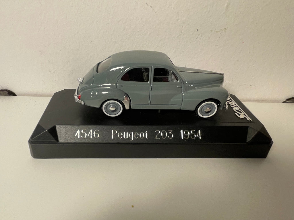 Peugeot 203 grise foncée de 1954 - Solido référence 4546
