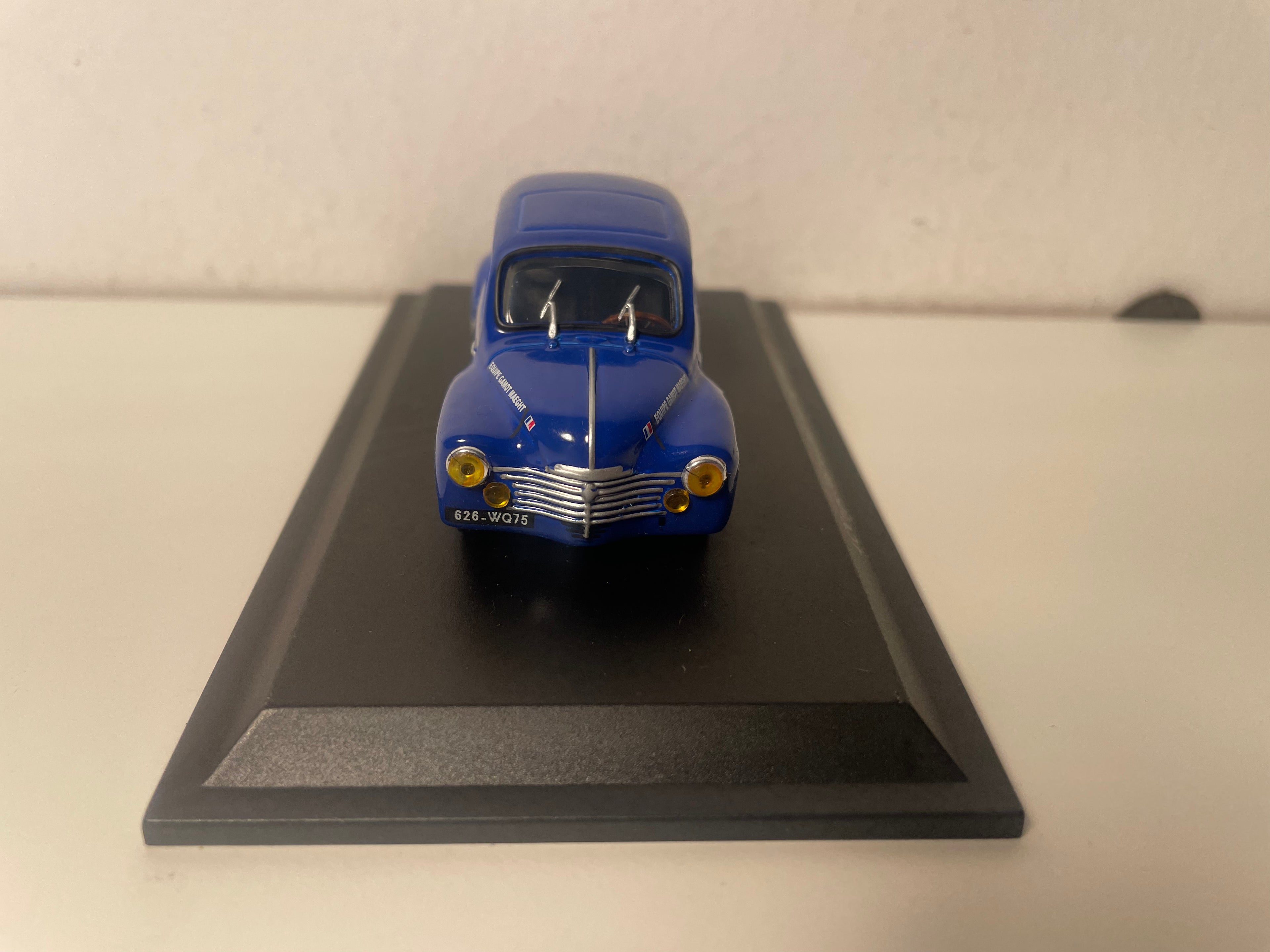 Renault 4 CV blu numero 112 tipo 1062 modificata tipo 1063 del 1953 (blister)