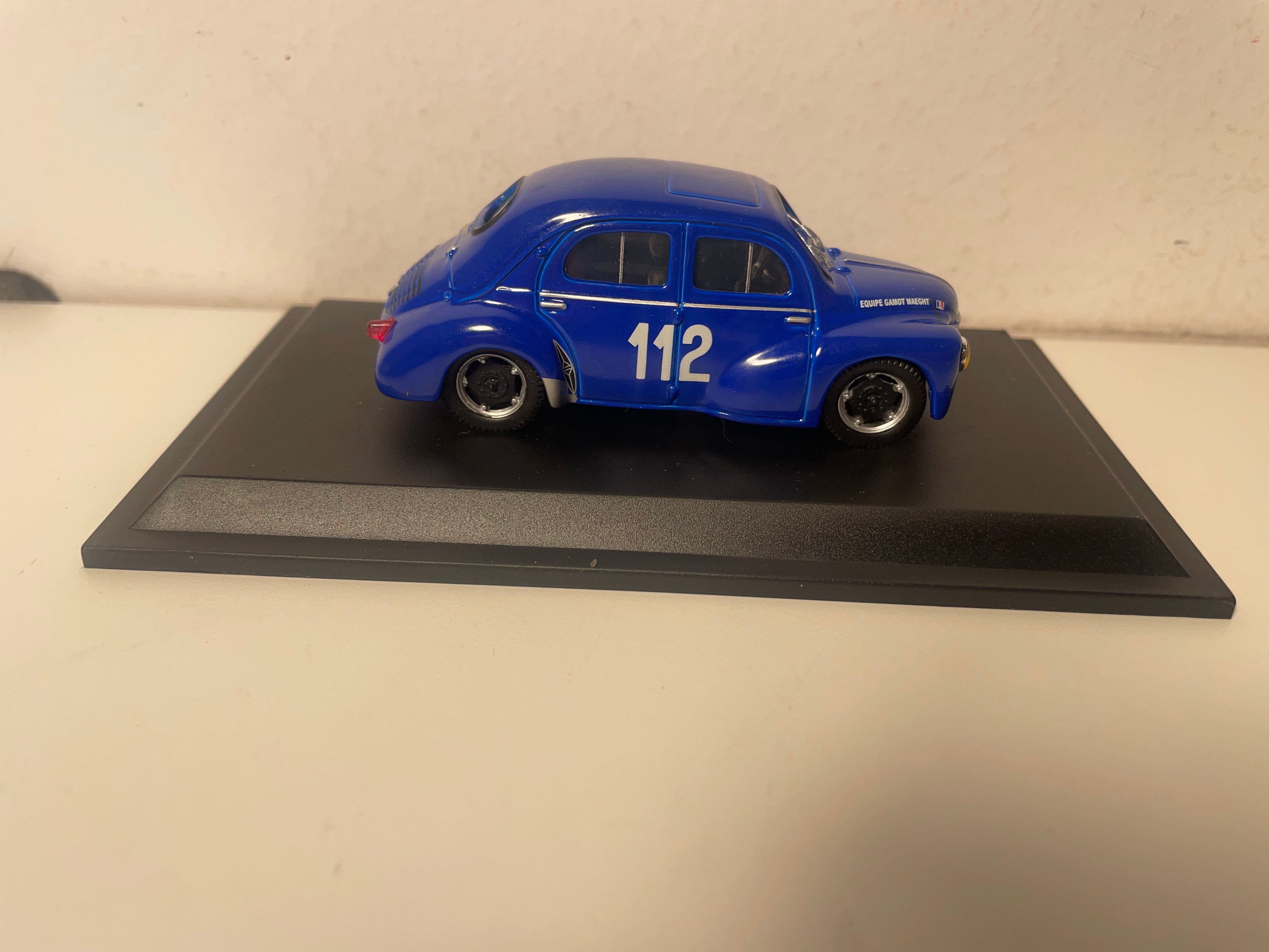 Renault 4 CV blu numero 112 tipo 1062 modificata tipo 1063 del 1953 (blister)