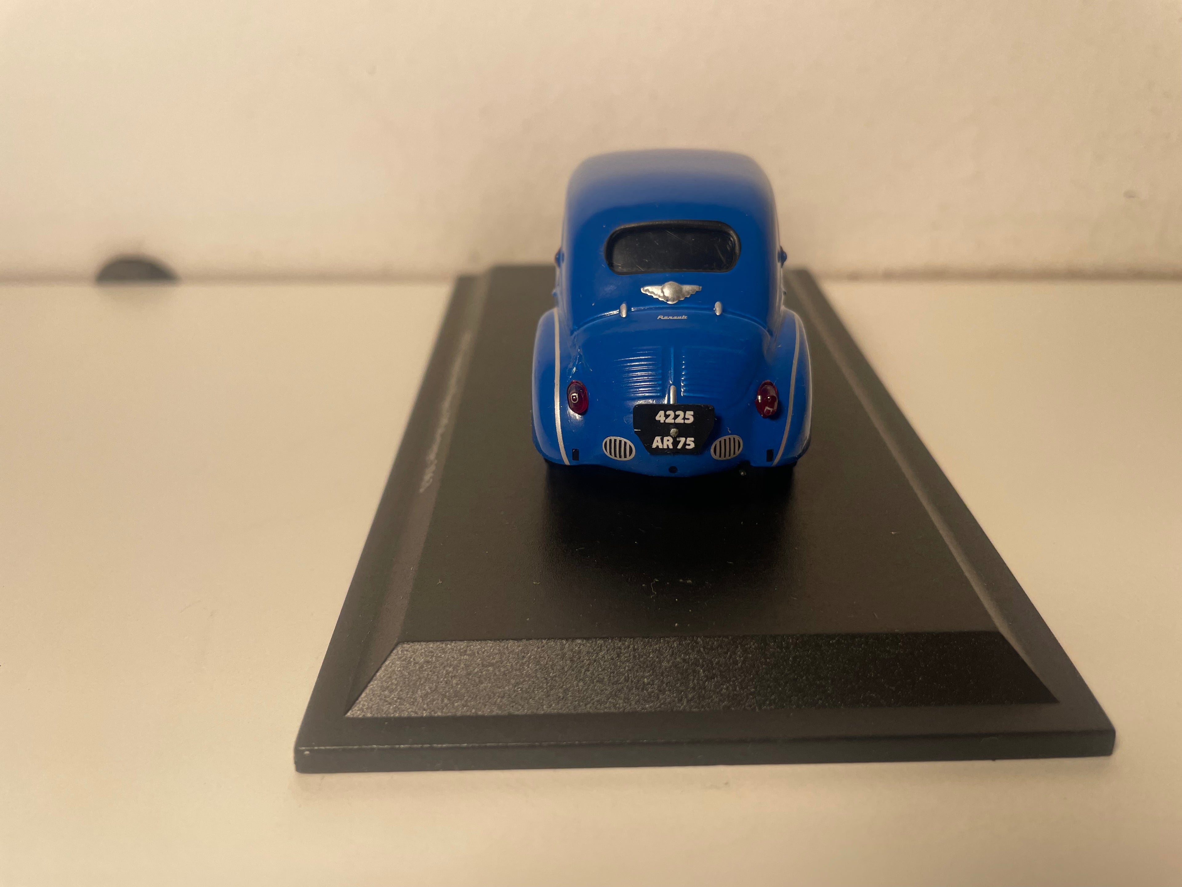 Renault 4 CV blu numero 22 tipo 1063 - Coupe des Alpes 1954 (blister)