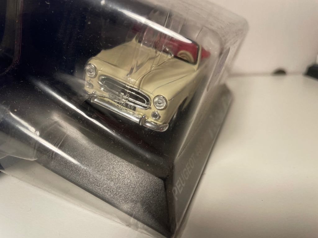 Peugeot 403 cabriolet beige claire de 1960 (sous blister)