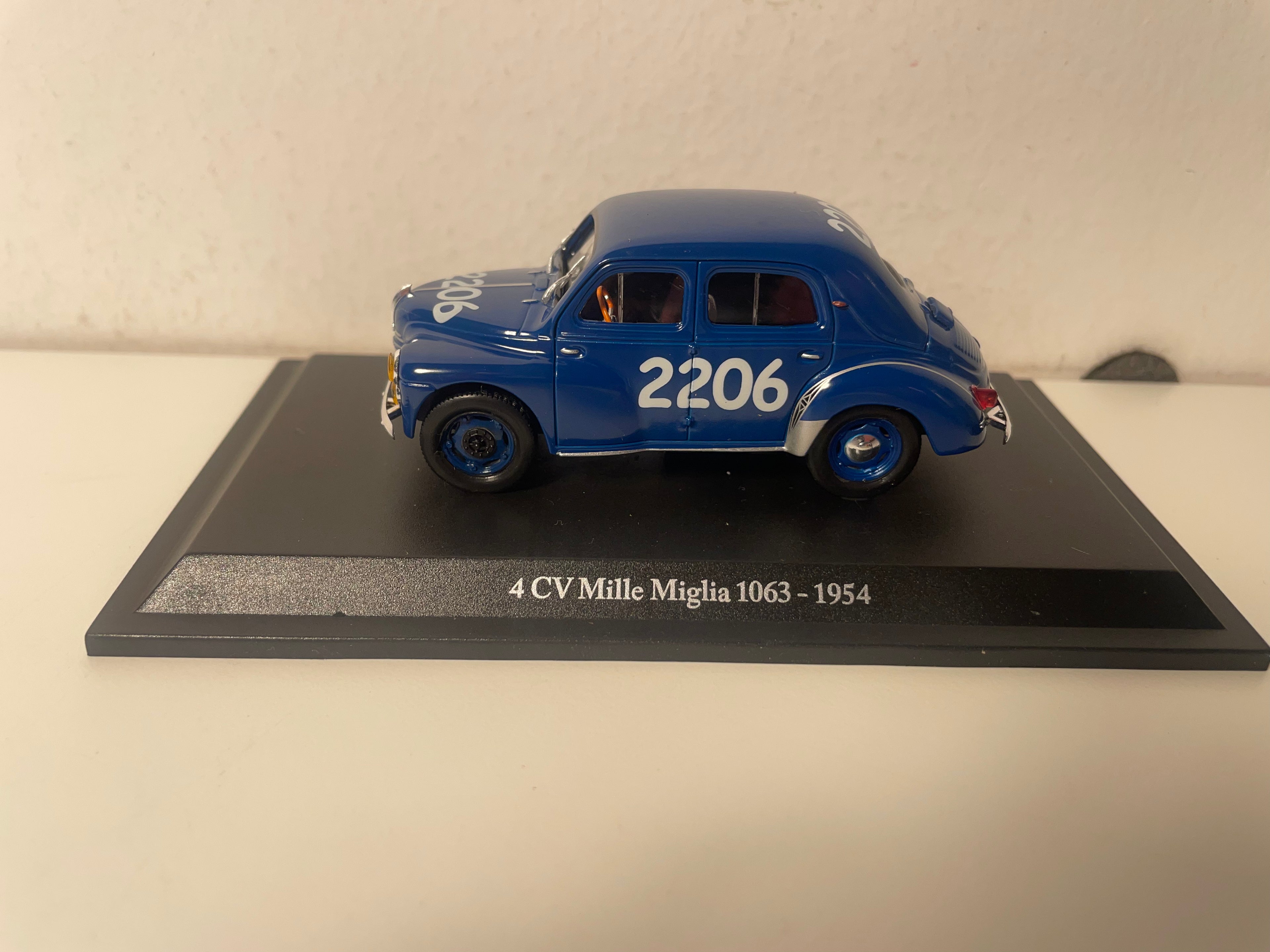 Renault 4 CV blu numero 2206 Mille Miglia 1063 del 1954