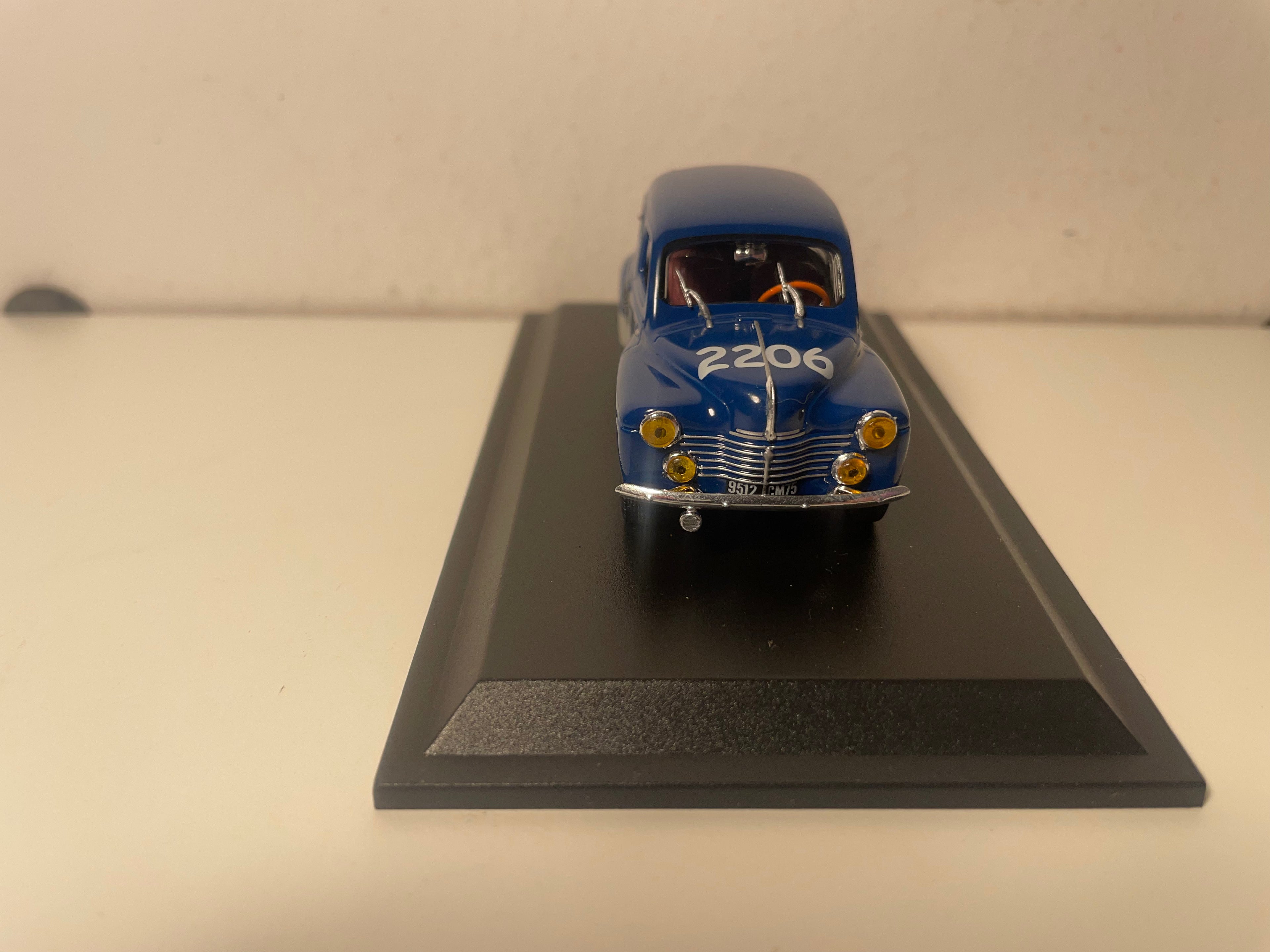 Renault 4 CV blu numero 2206 Mille Miglia 1063 del 1954