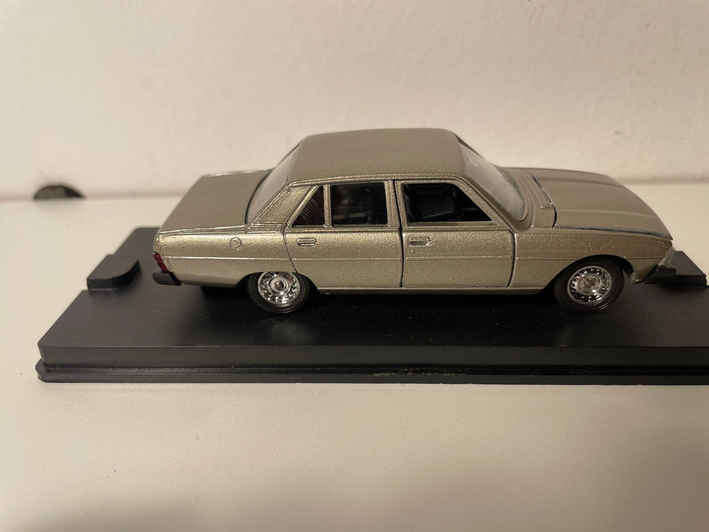 Peugeot 604 V6 SL marron claire? de 1975 - VEREM référence 323