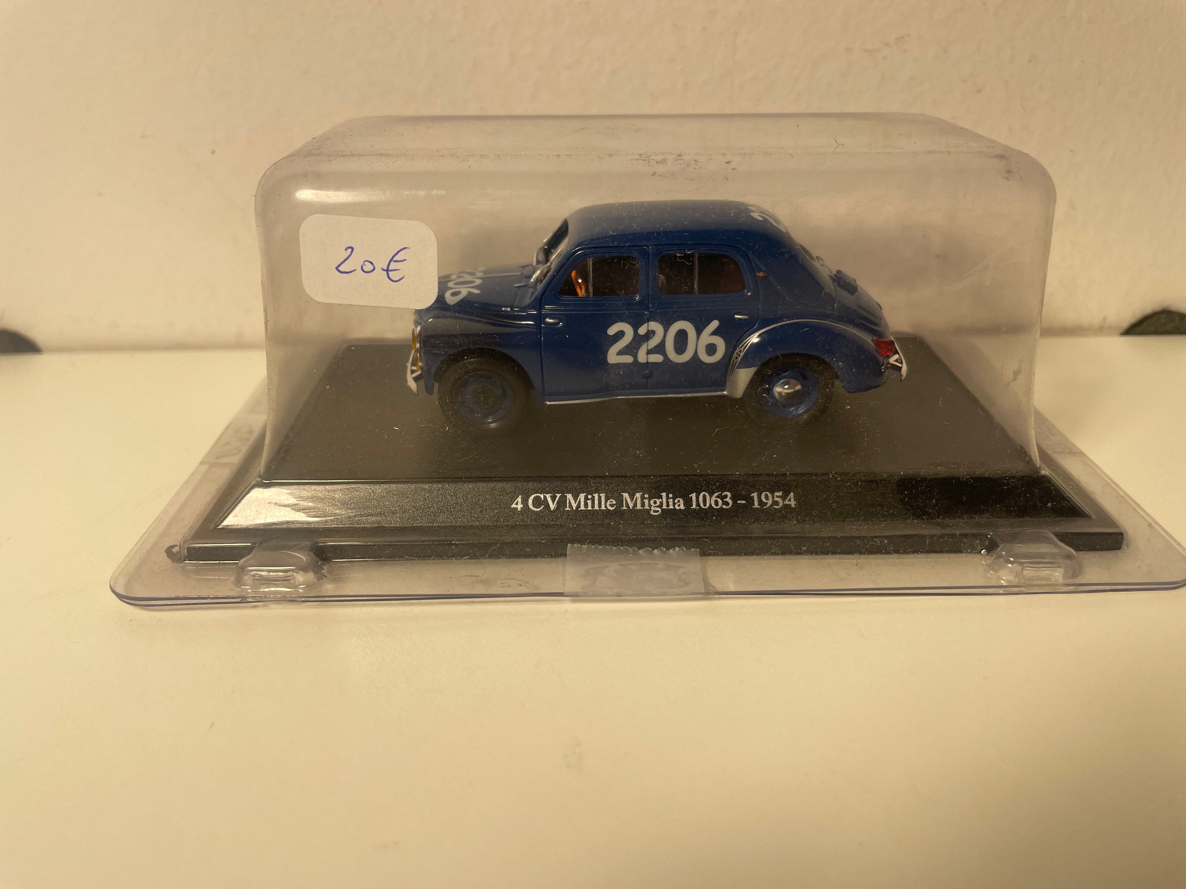 Renault 4 CV azul número 2206 Mille Miglia 1063 de 1954
