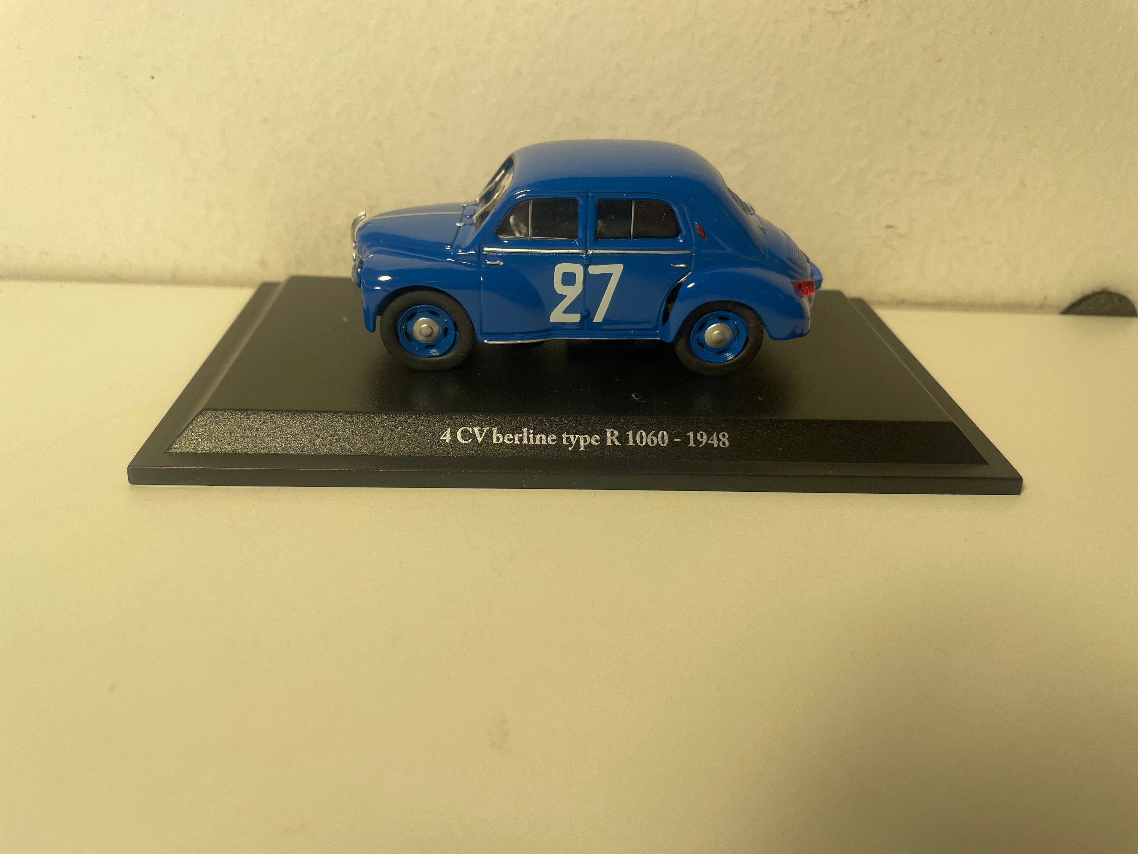 Renault 4 CV blue sedan number 27 type R 1060 from 1948 (blister)