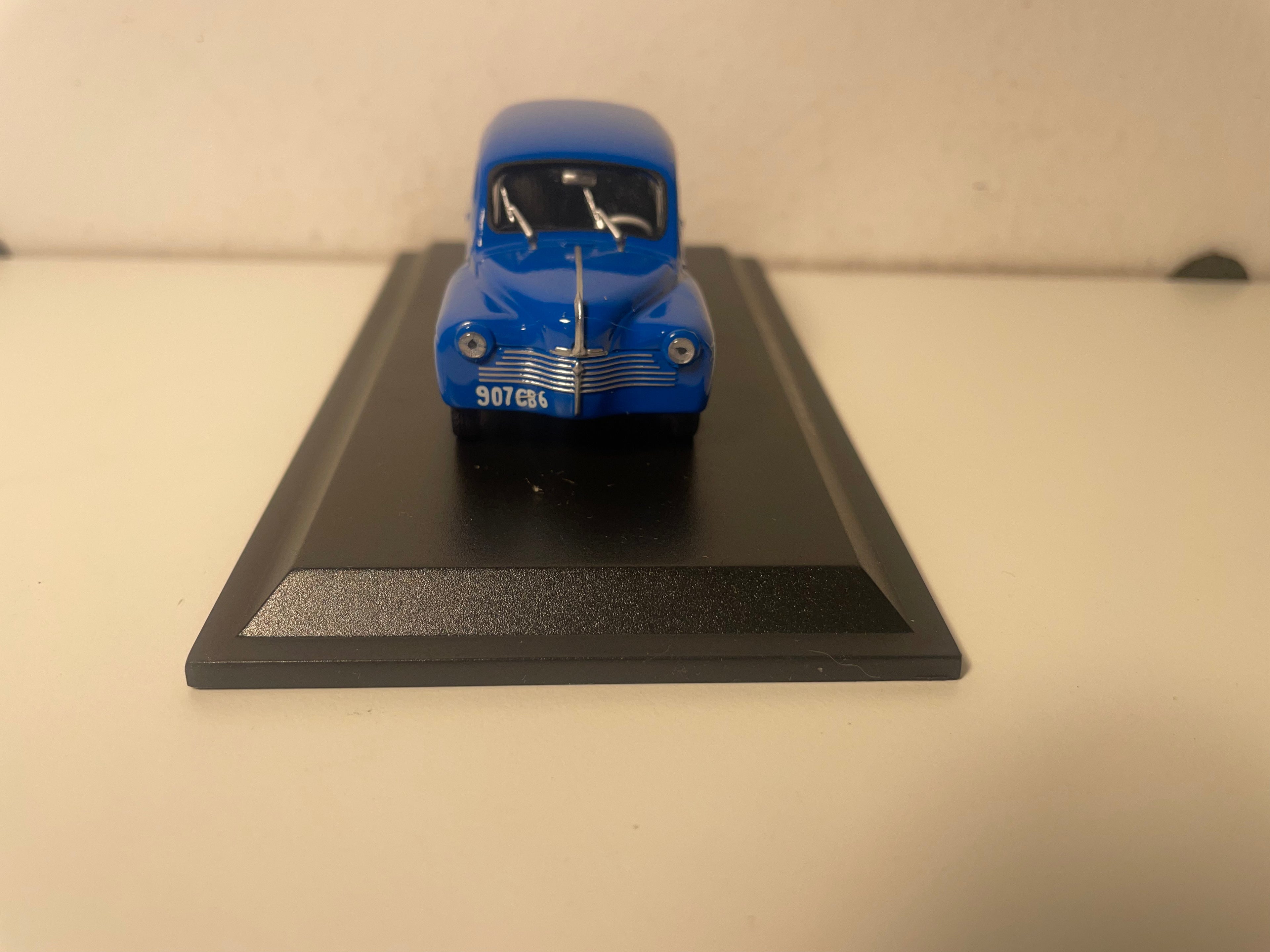 Renault 4 CV blue sedan number 27 type R 1060 from 1948 (blister)