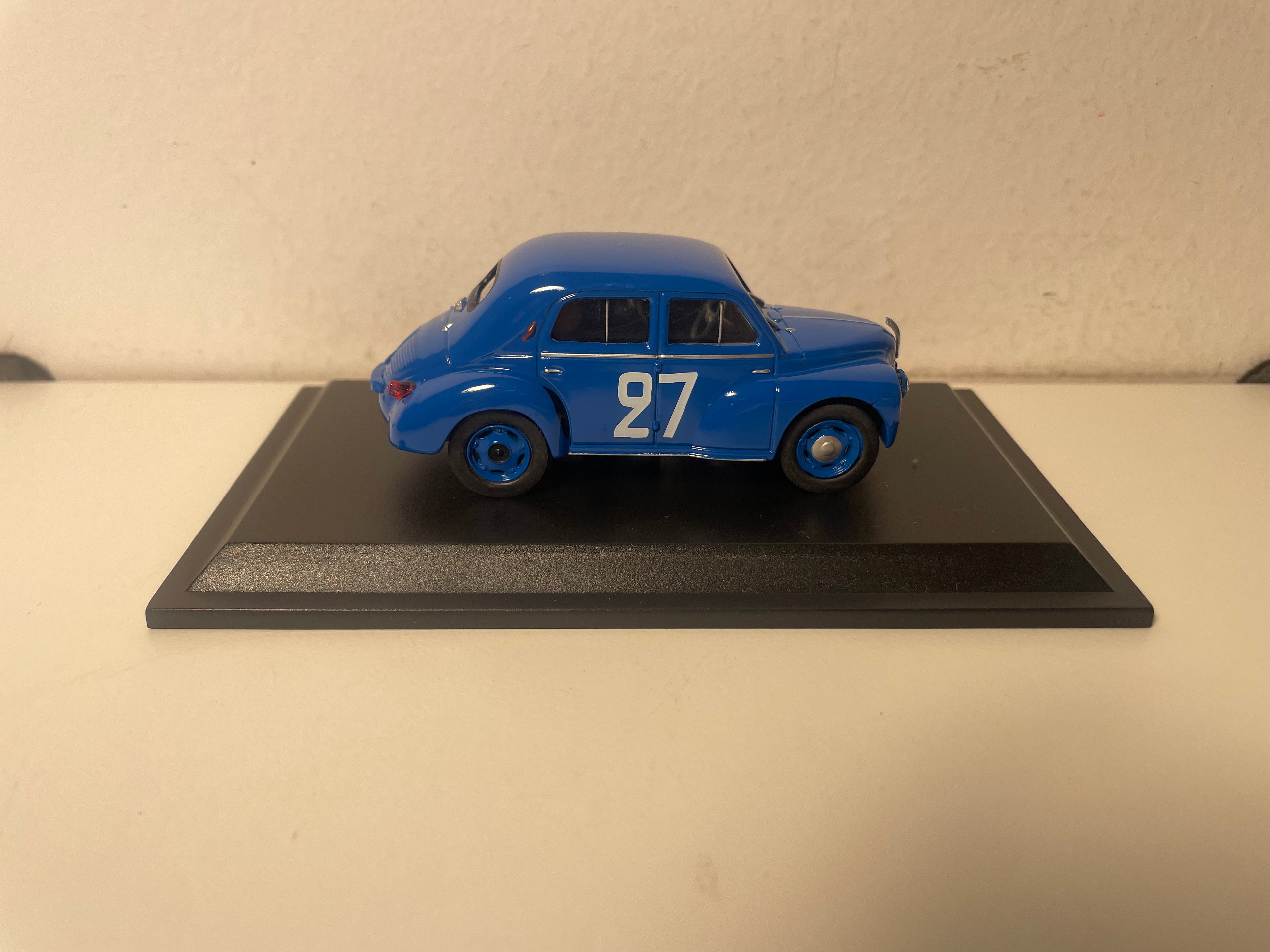 Renault 4 CV blue sedan number 27 type R 1060 from 1948 (blister)